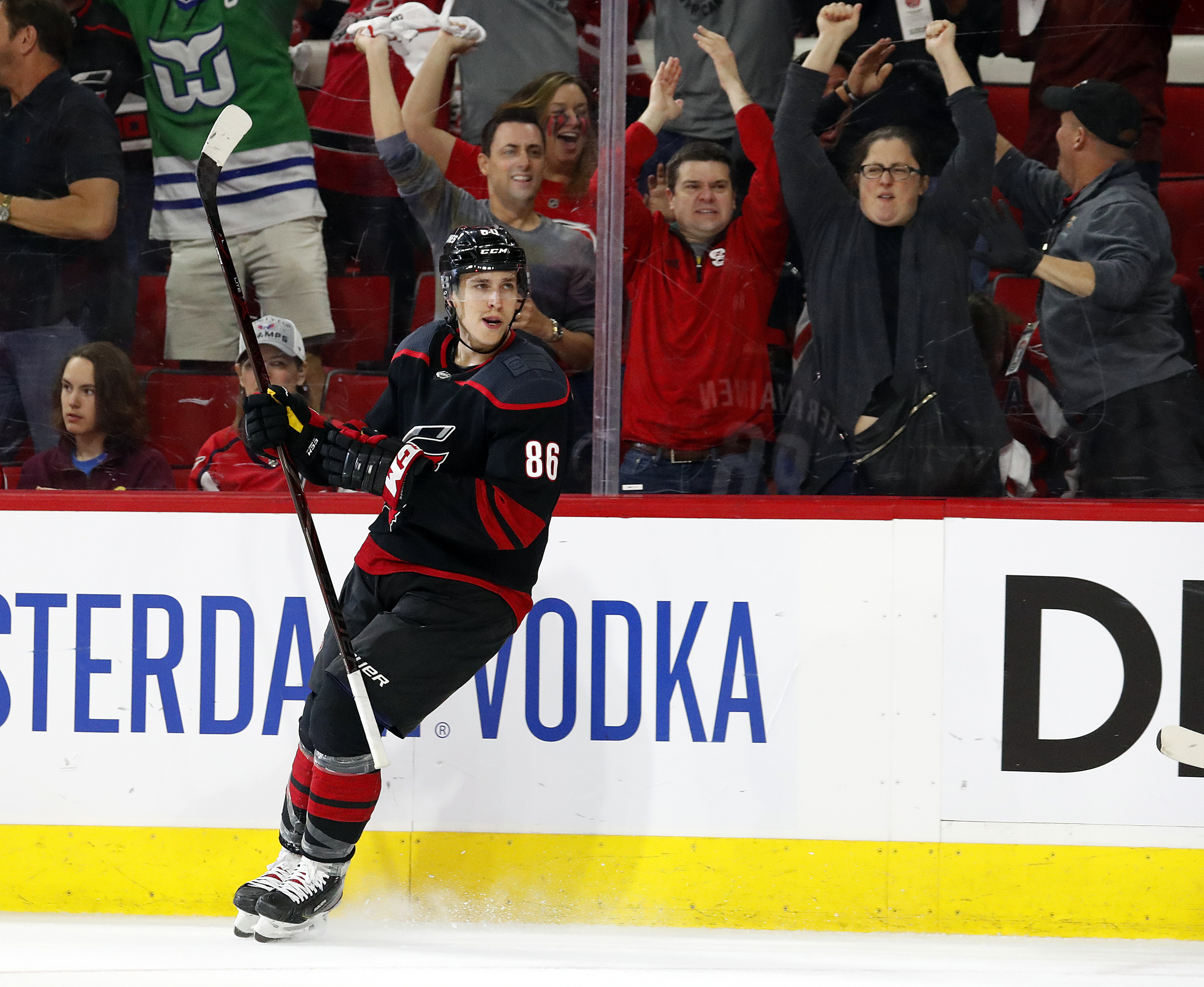 Hurricanes beat Capitals 2-1 in Game 4 to even series