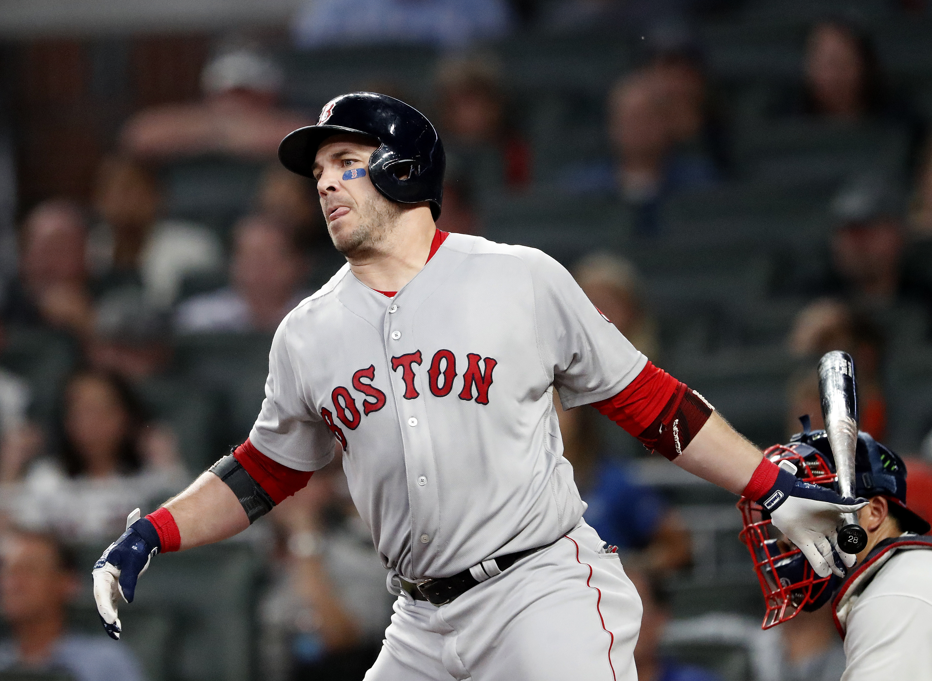 Red Sox beat Braves in matchup of division leaders