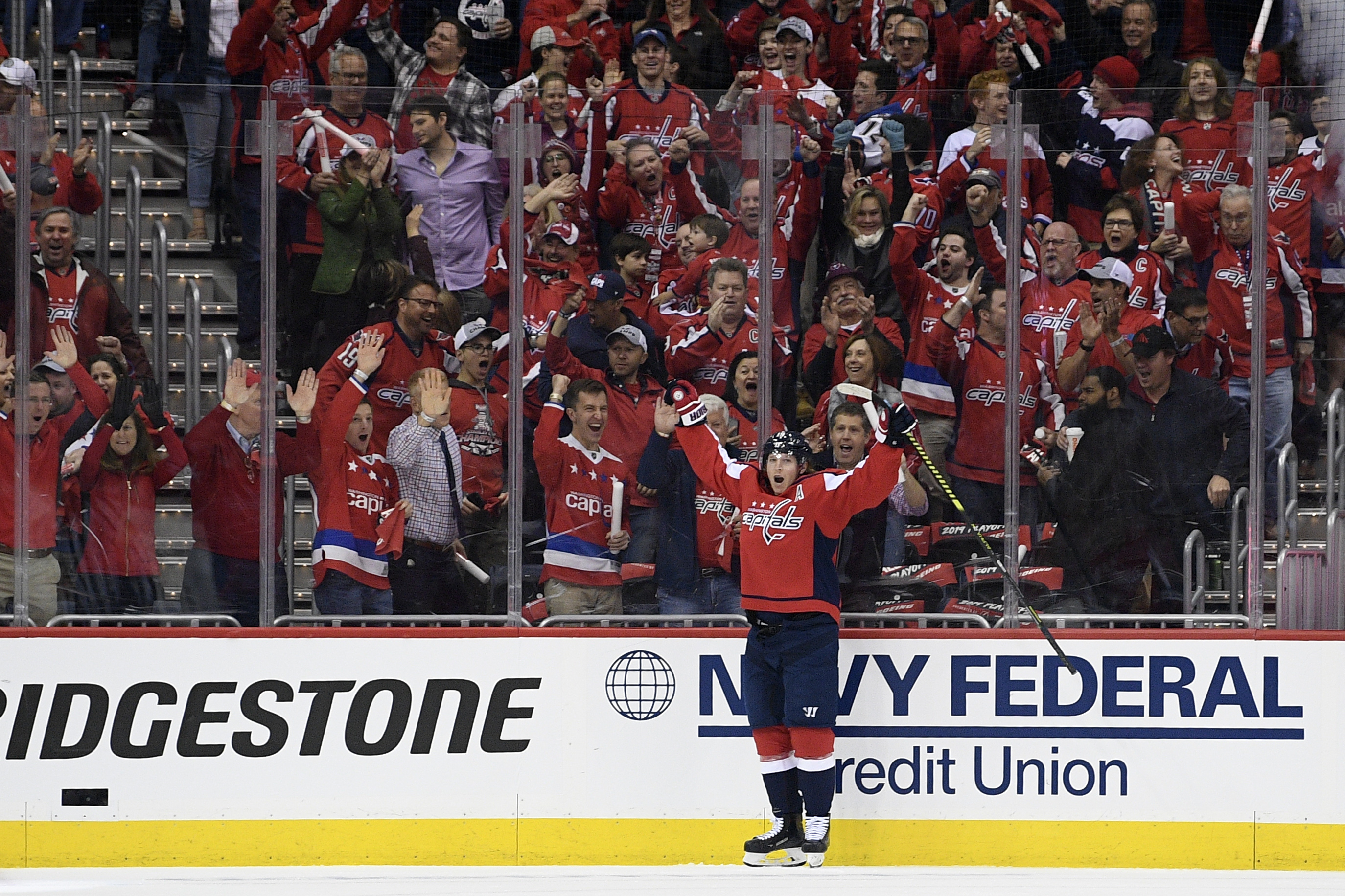 Capitals jump out to early lead, hang on to beat Hurricanes