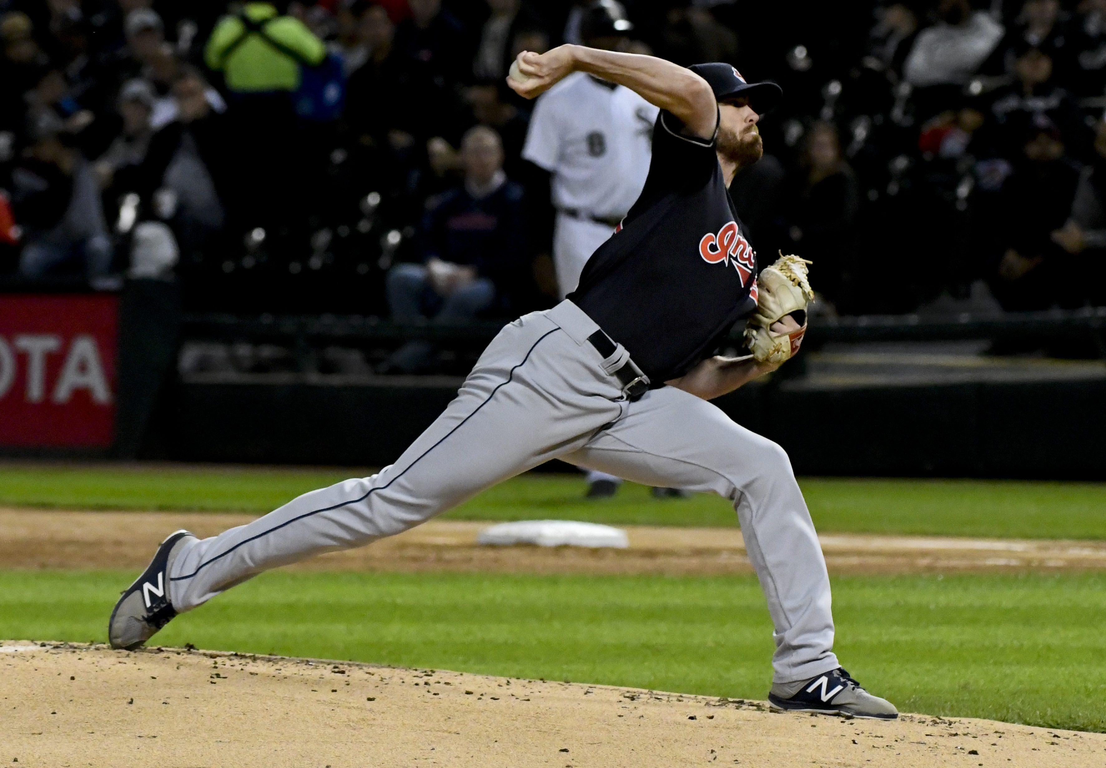 Bieber perfect on the road as Indians beat White Sox 10-2