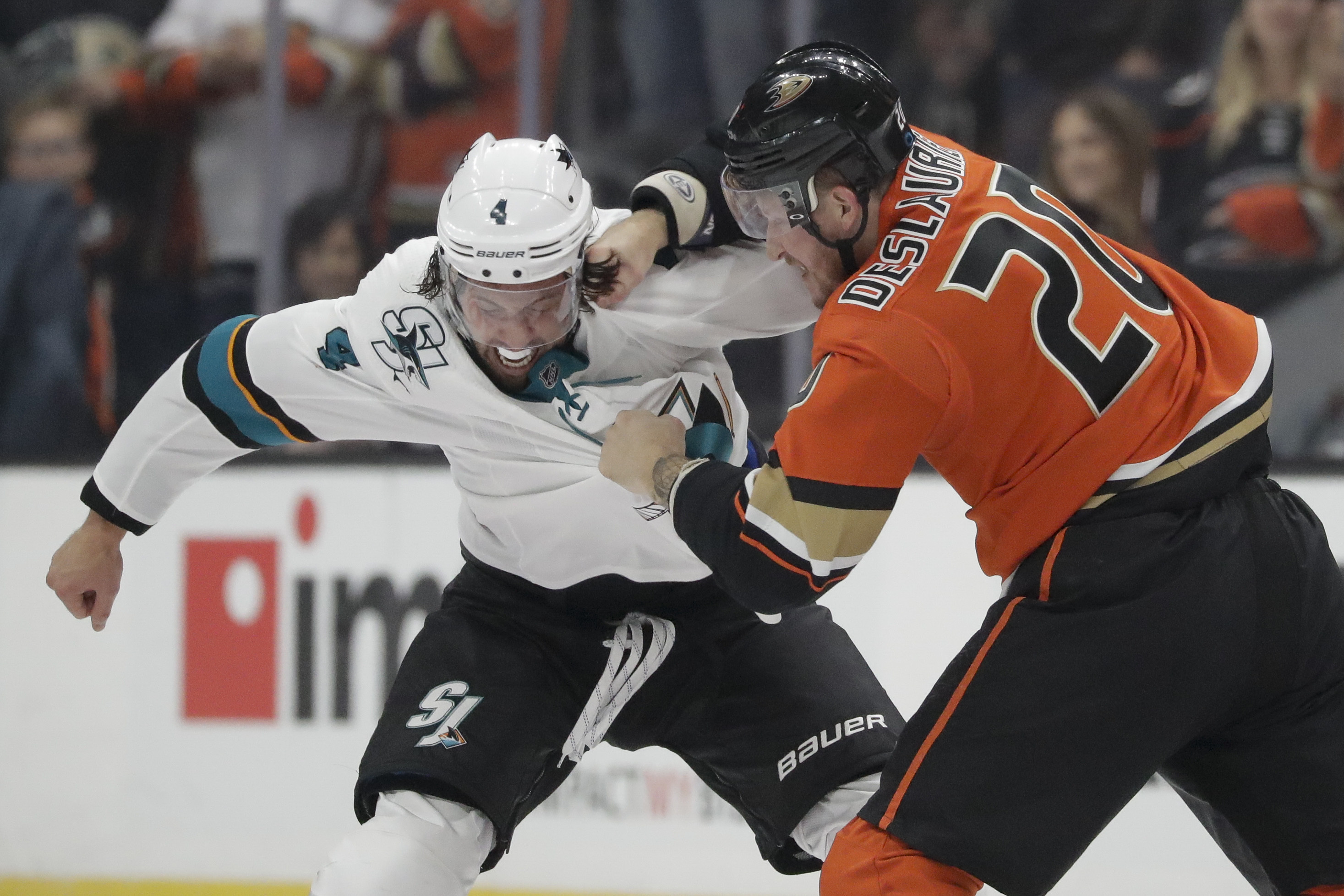 Getzlaf, Kase send unbeaten Ducks past winless Sharks, 3-1