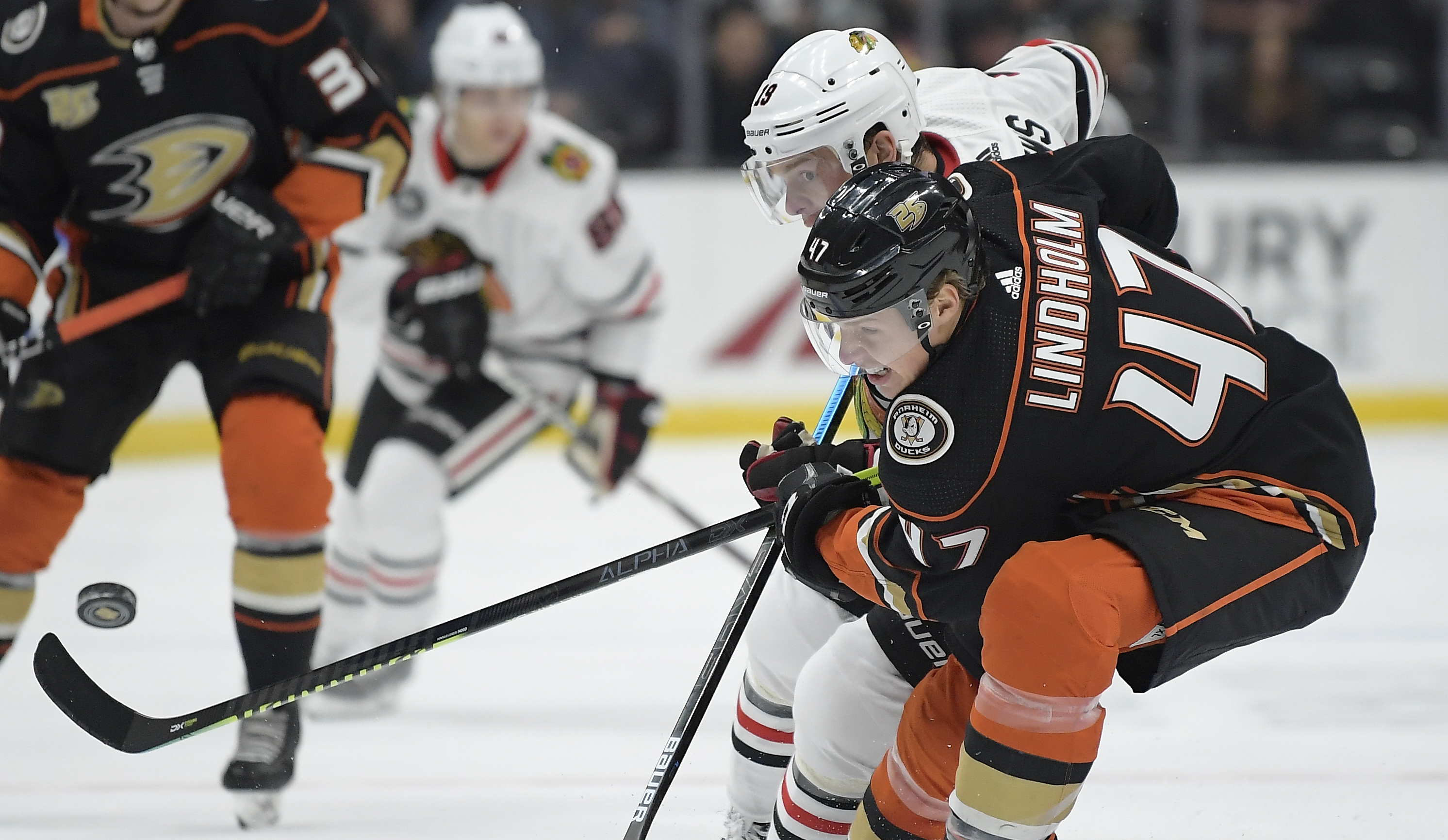 Kane helps Blackhawks rally to 4-3 win over Ducks