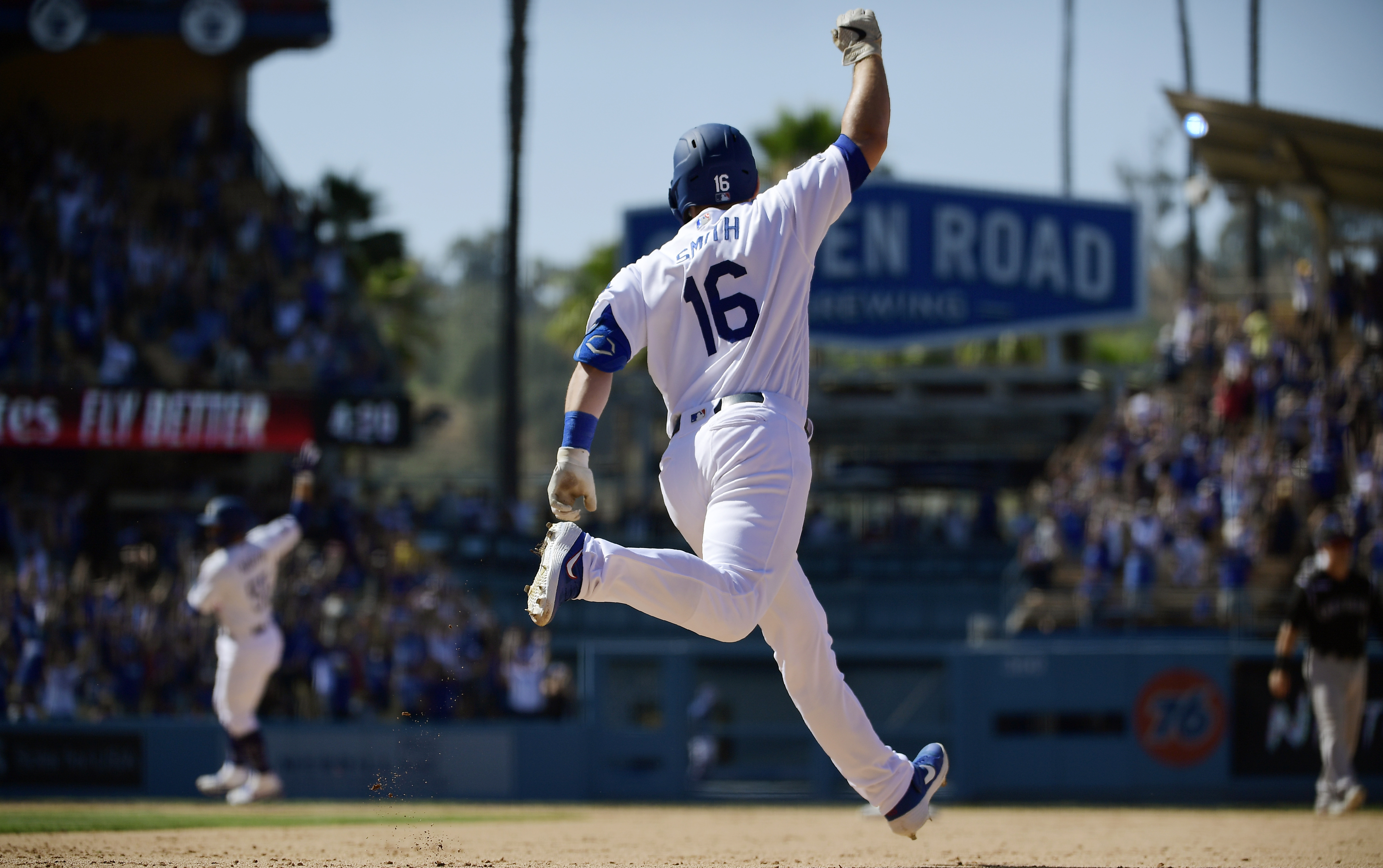 Rookie trifecta: Smith delivers 3rd straight walk-off for LA
