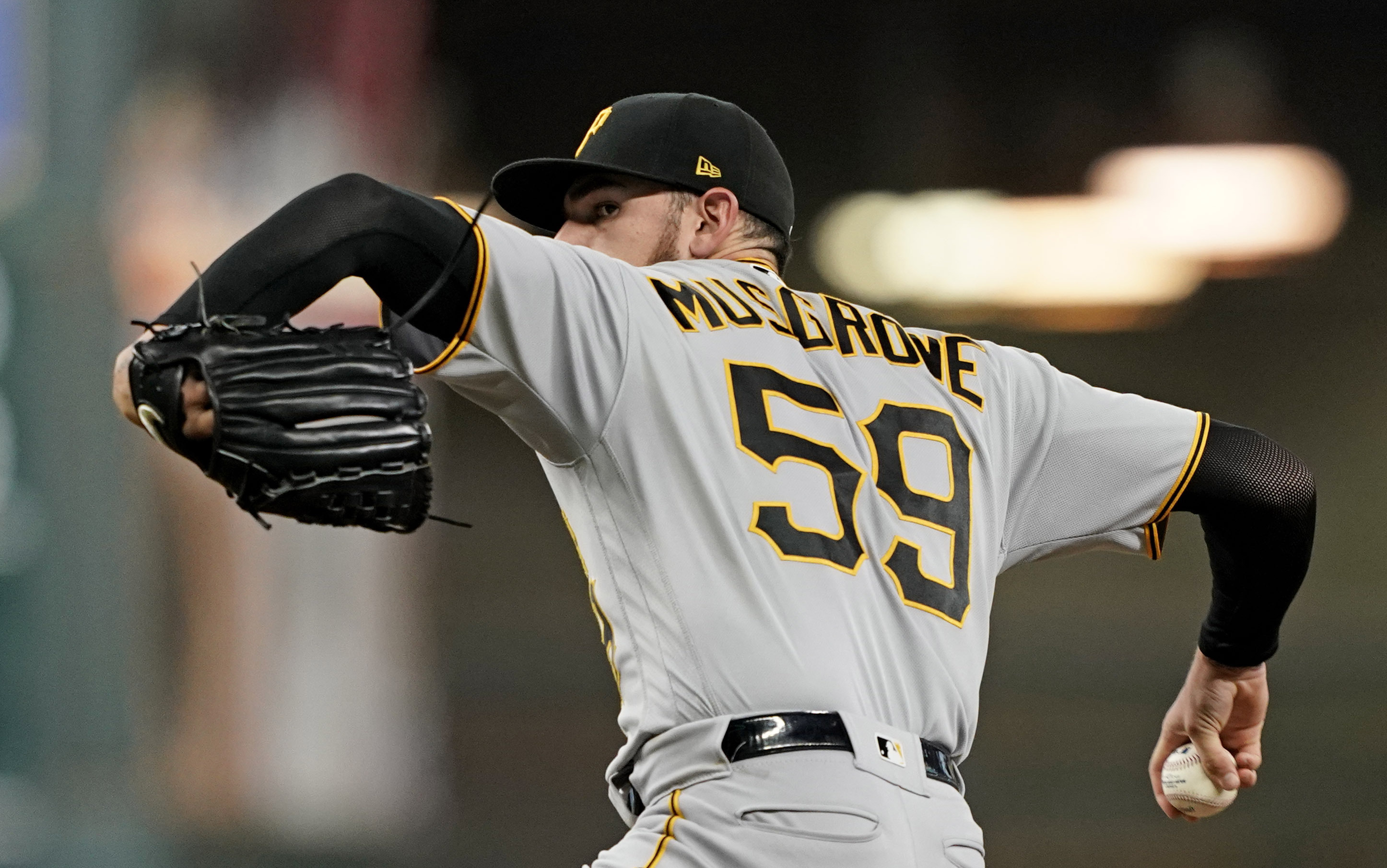 Bell homers again as Pirates cruise past Astros 10-0