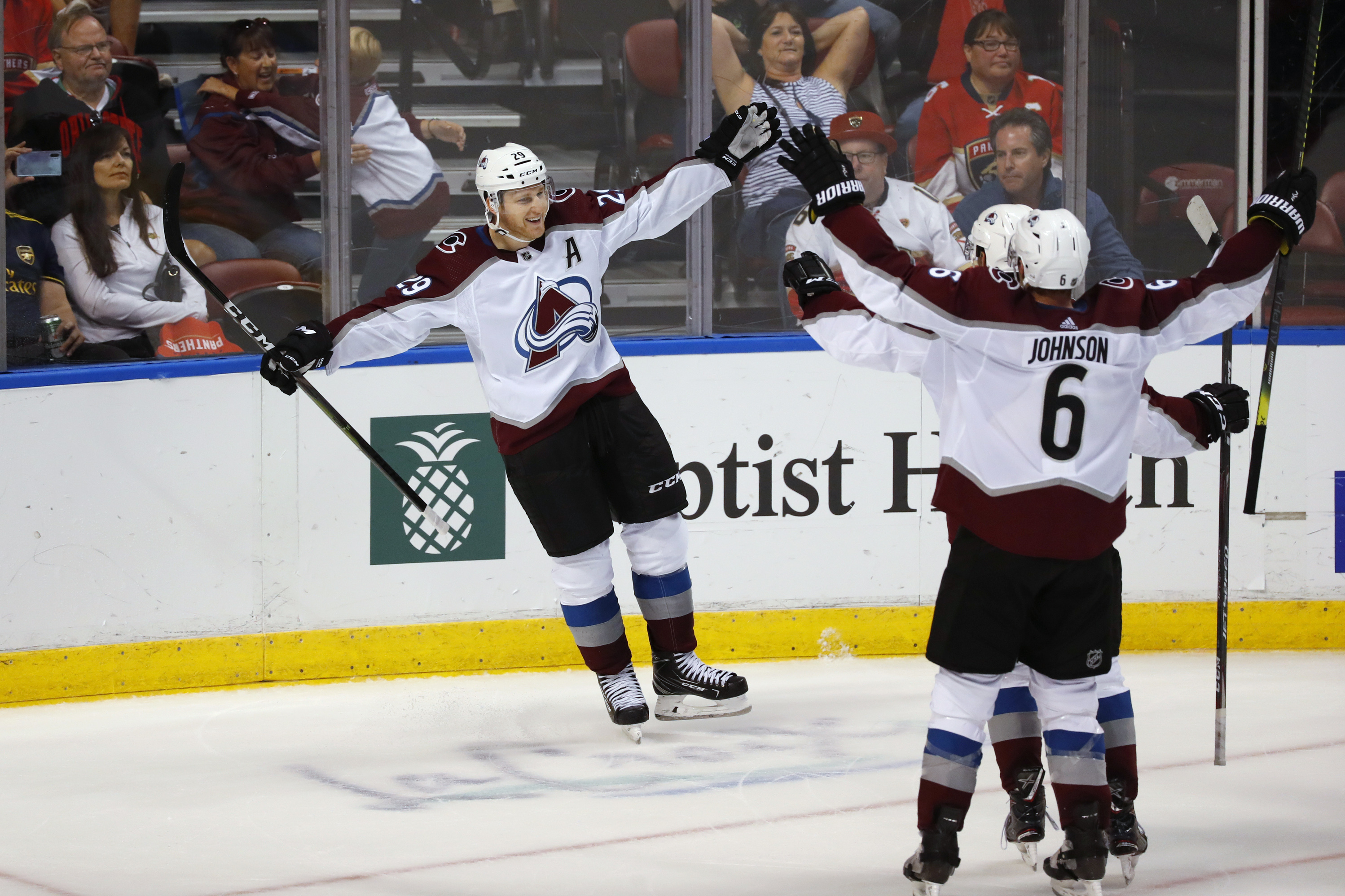 MacKinnon scores in OT, Avalanche beat Panthers 5-4