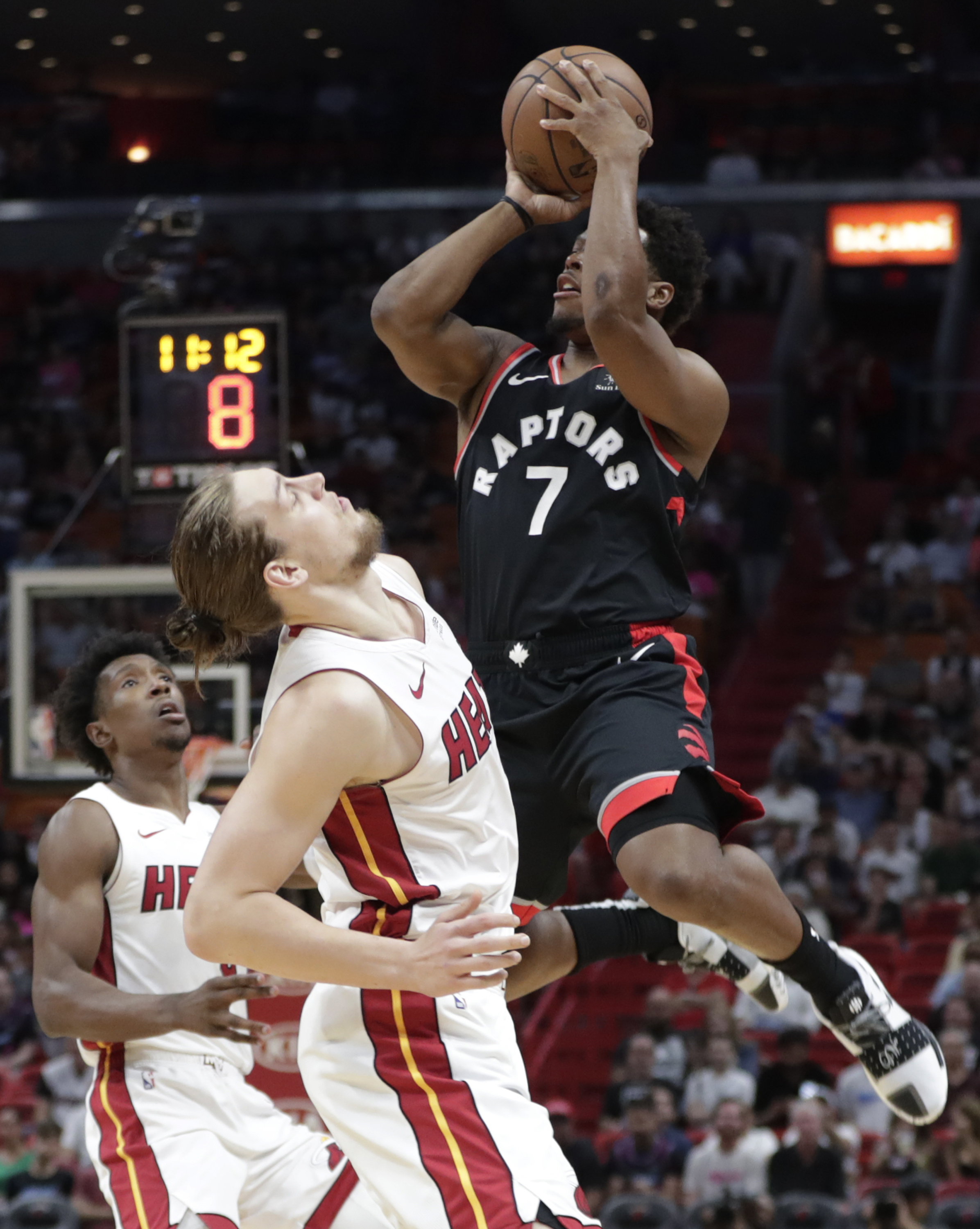 Raptors tie team record with 21 3s, top Heat 125-104