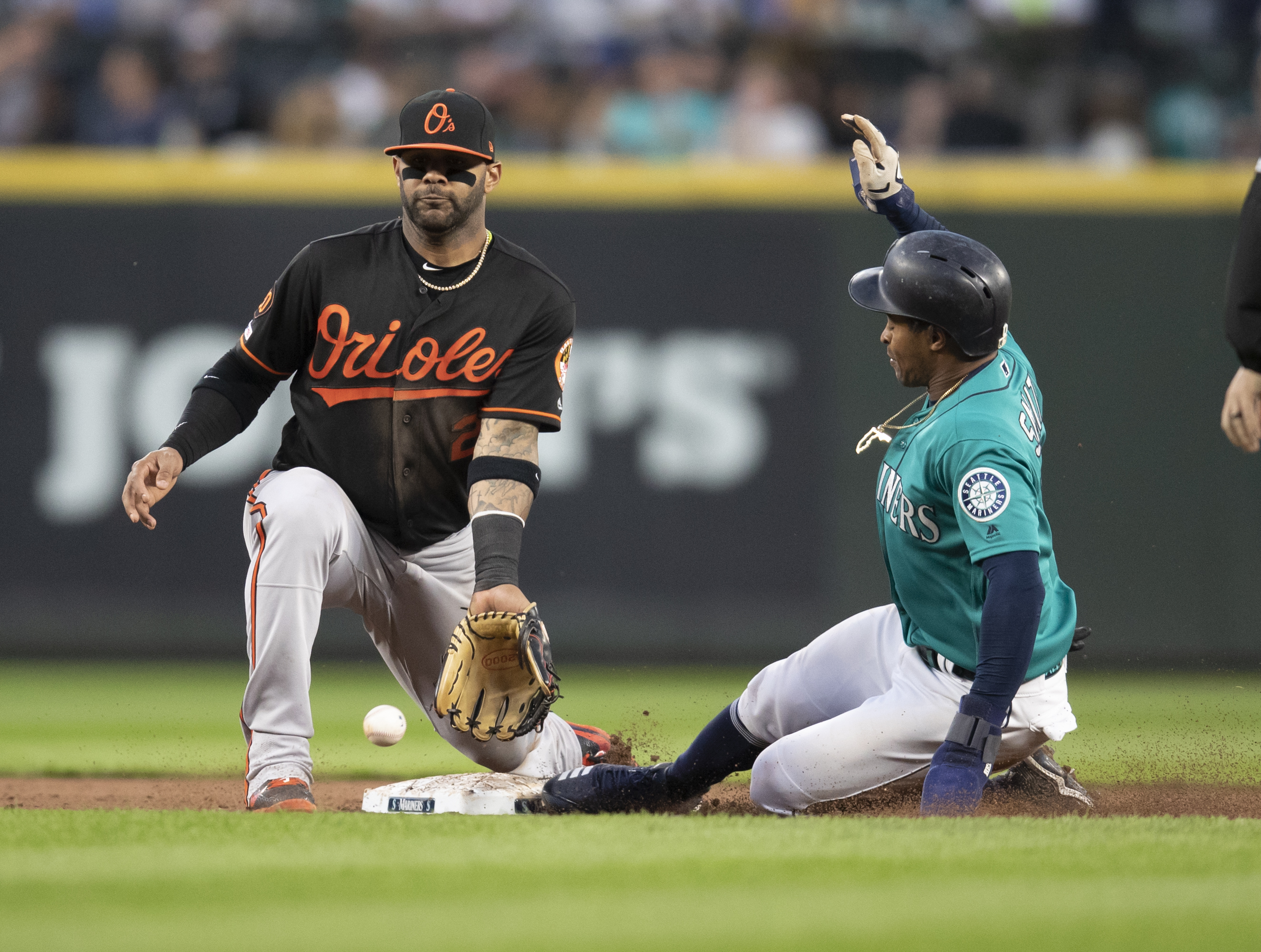 Mariners win 10-9, hand Orioles 10th straight loss