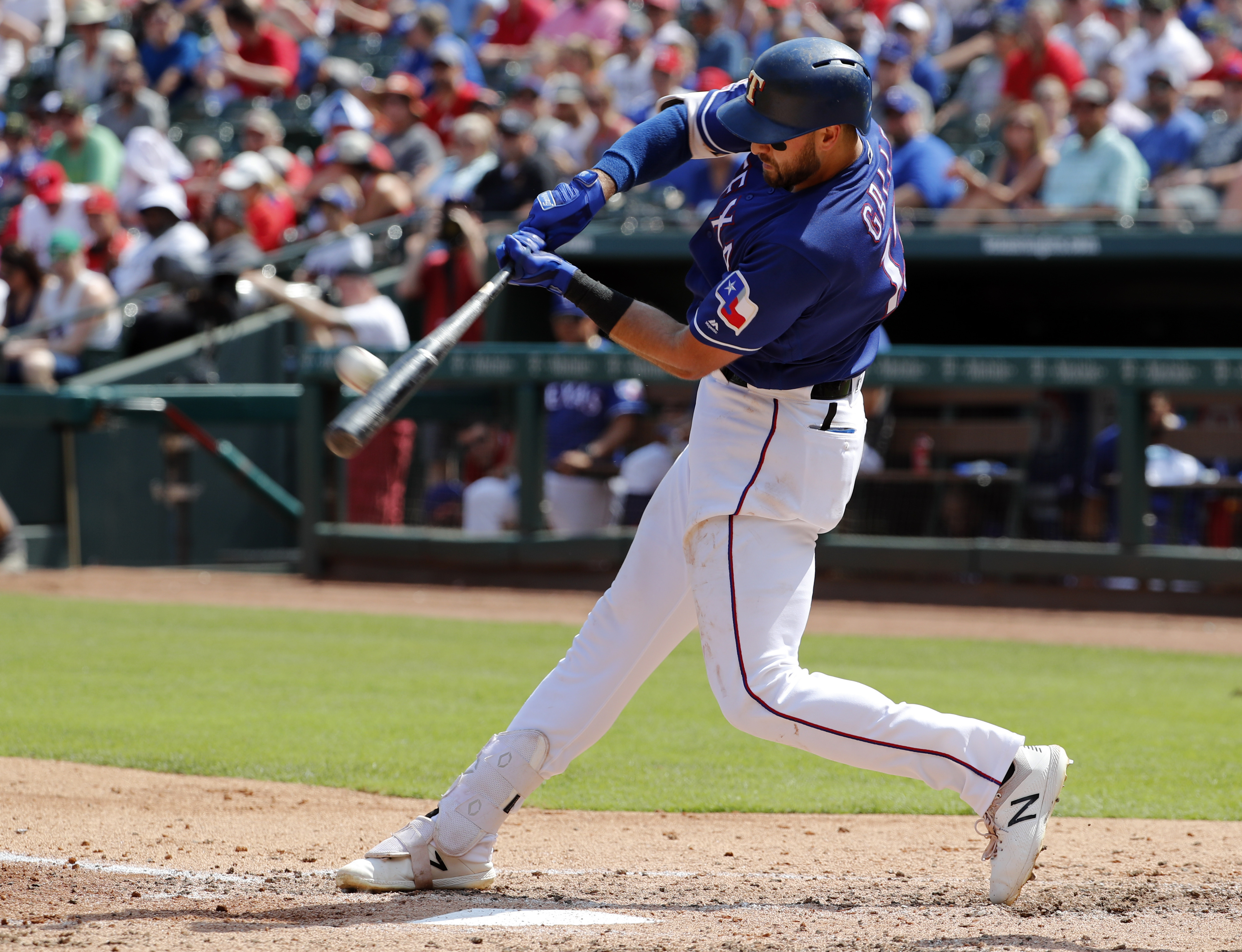 Gallo homers, leaves with injury in Rangers’ 6-2 win over KC