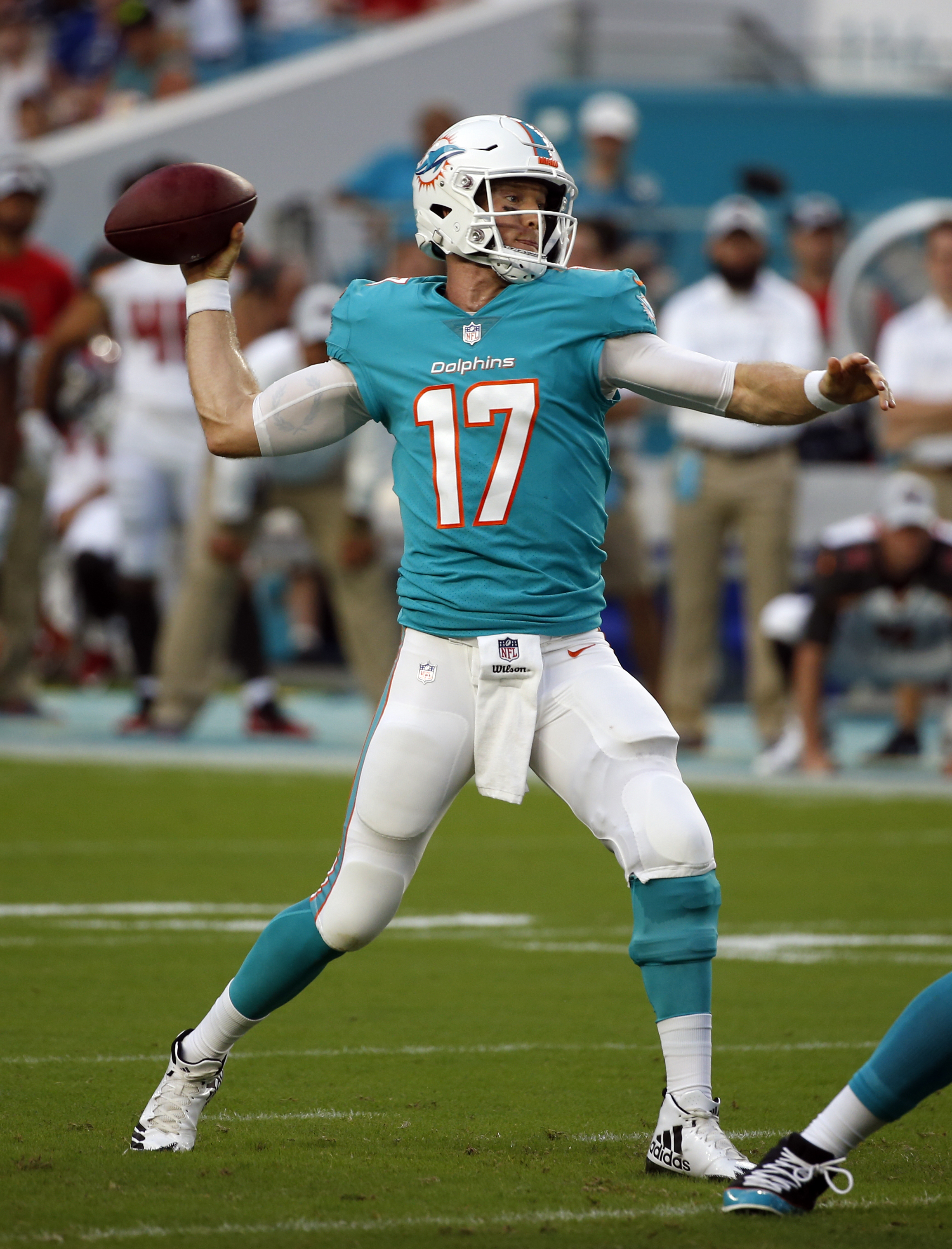 Tannehill starts fast in return; Dolphins lose to Bucs 26-24