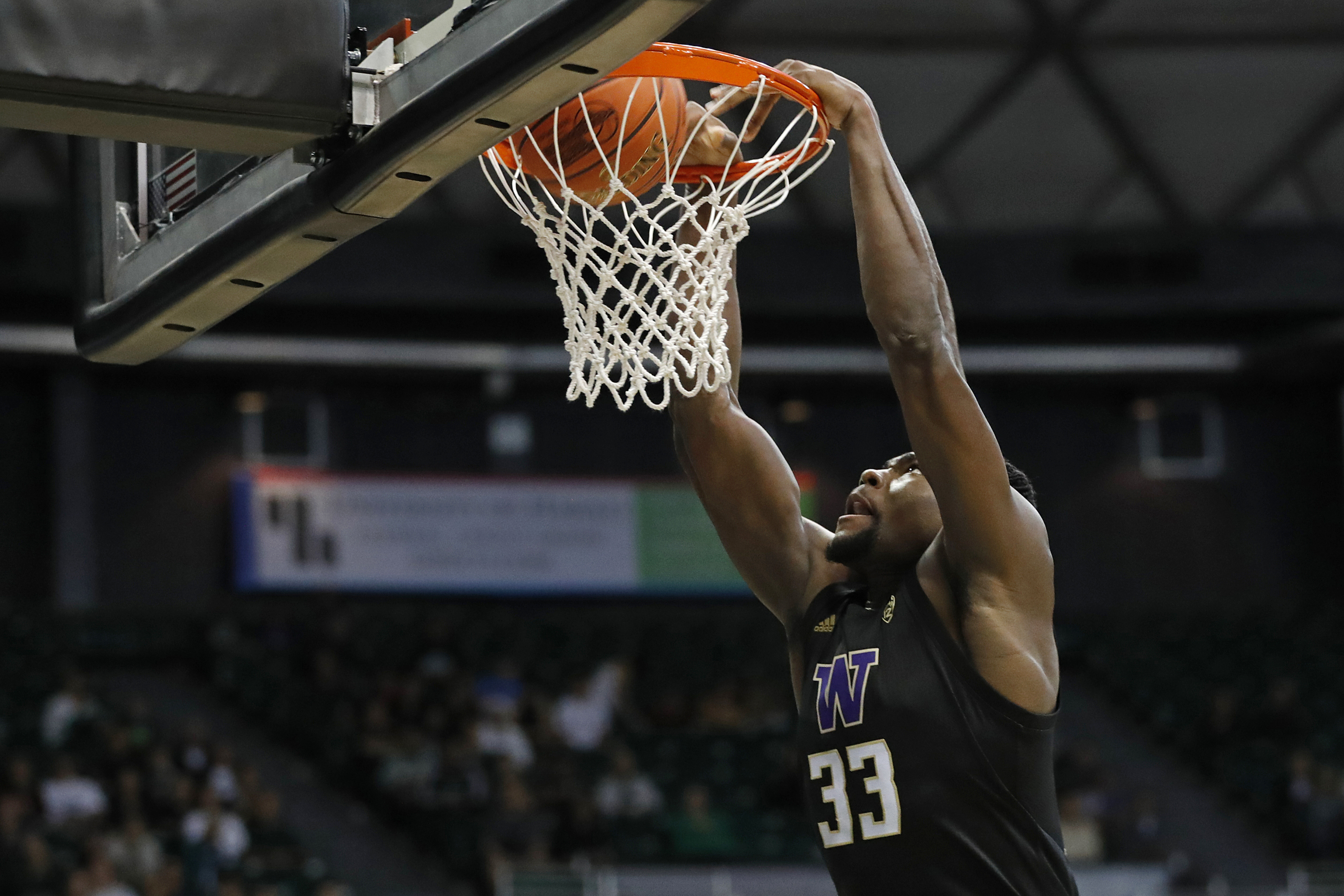 Stewart scores 26 as No. 21 Washington beats Hawaii 72-61