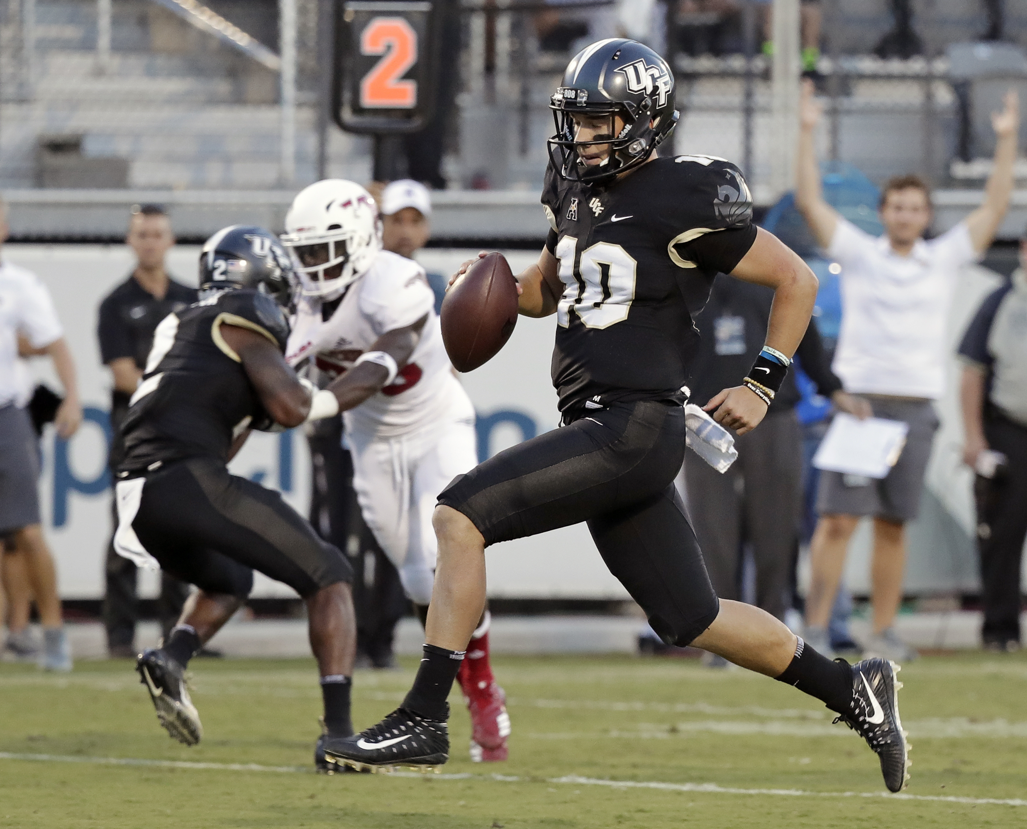 Milton accounts for 6 TDs, No. 16 UCF routs FAU 56-36