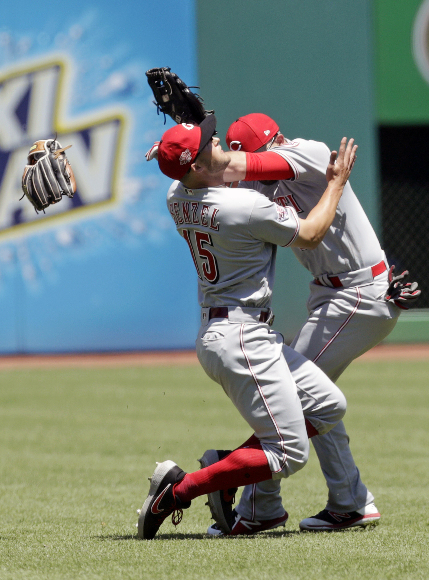 Reds open game with 2 homers, beat Indians 7-2, split series