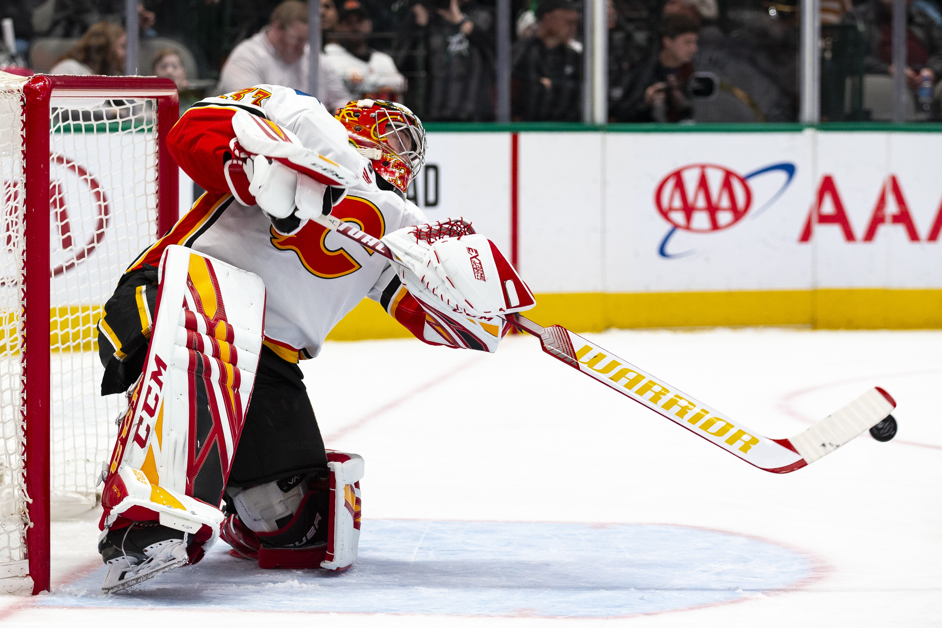 Flames score 3 power-play goals, beat Stars 5-1