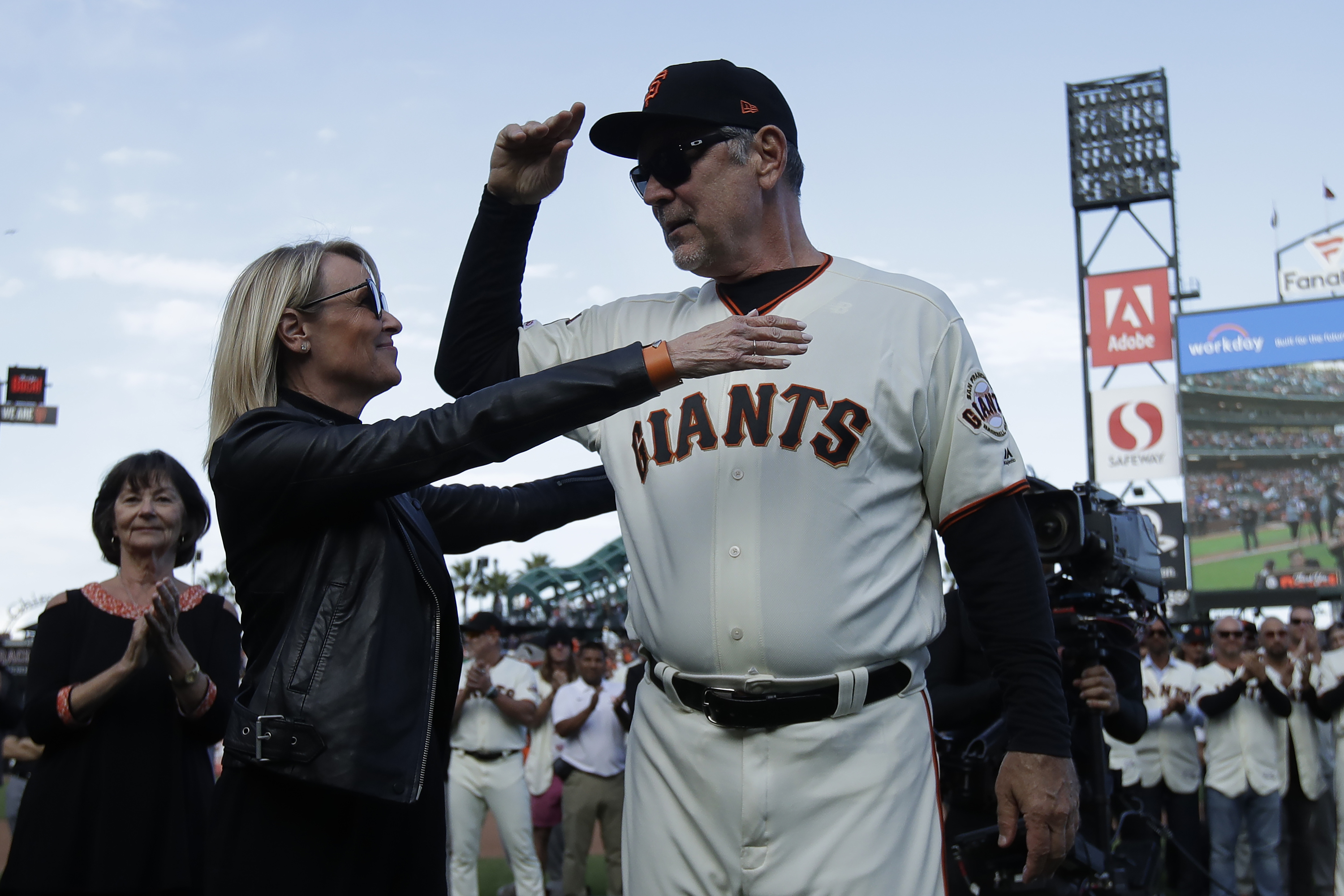 Giants face busy offseason finding Bochy's replacement