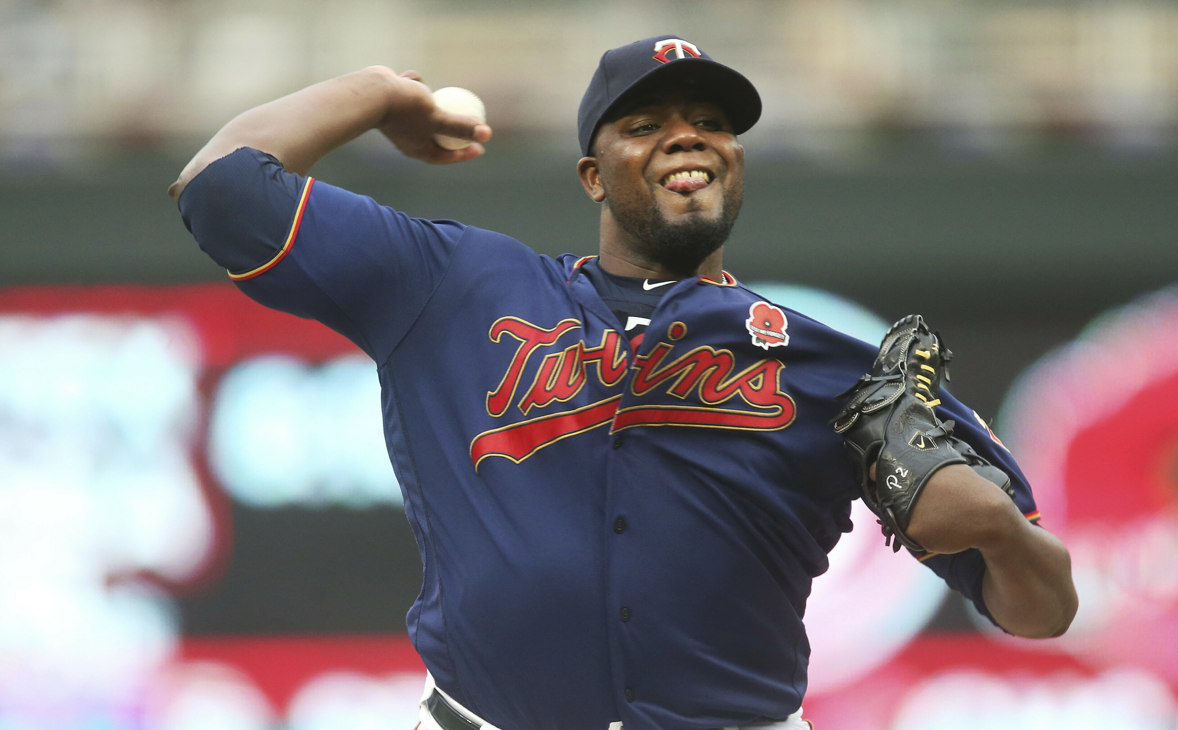 Twins shelve Pineda with knee tendinitis, promote Smeltzer