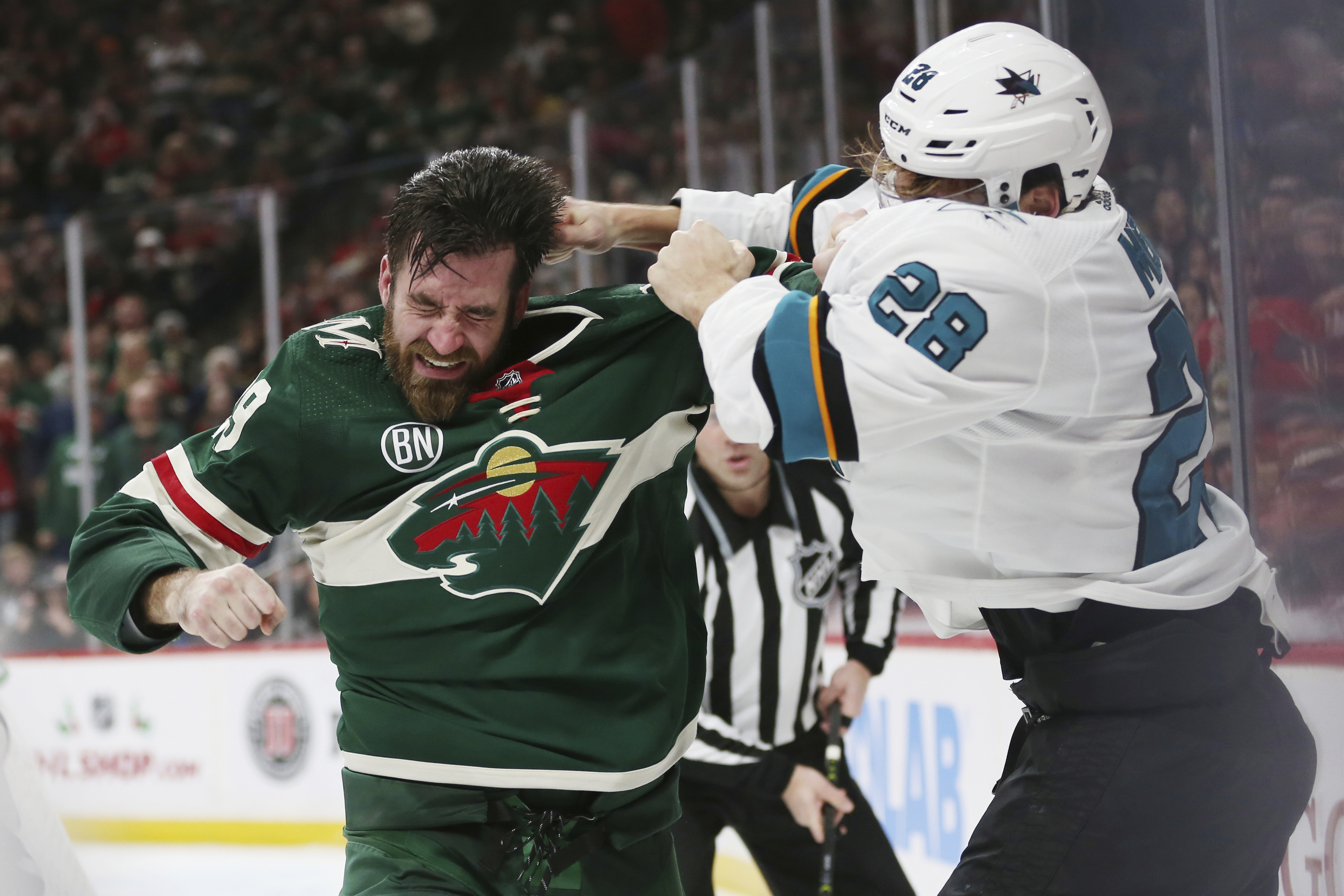 Jones shuts out Wild, Couture scores twice in Sharks 4-0 win