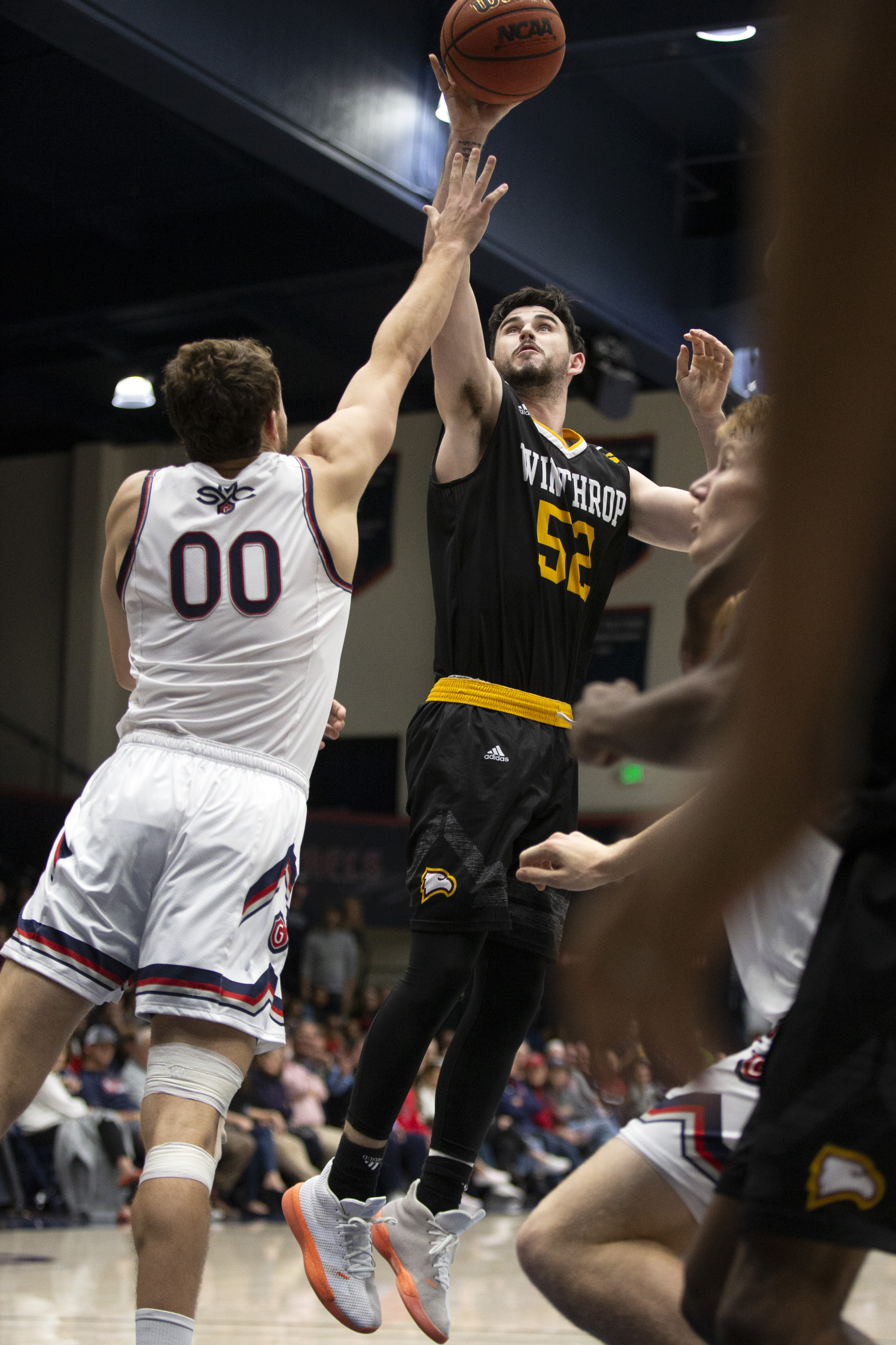 Winthrop upsets No. 18 Saint Mary's (Cal) 61-59