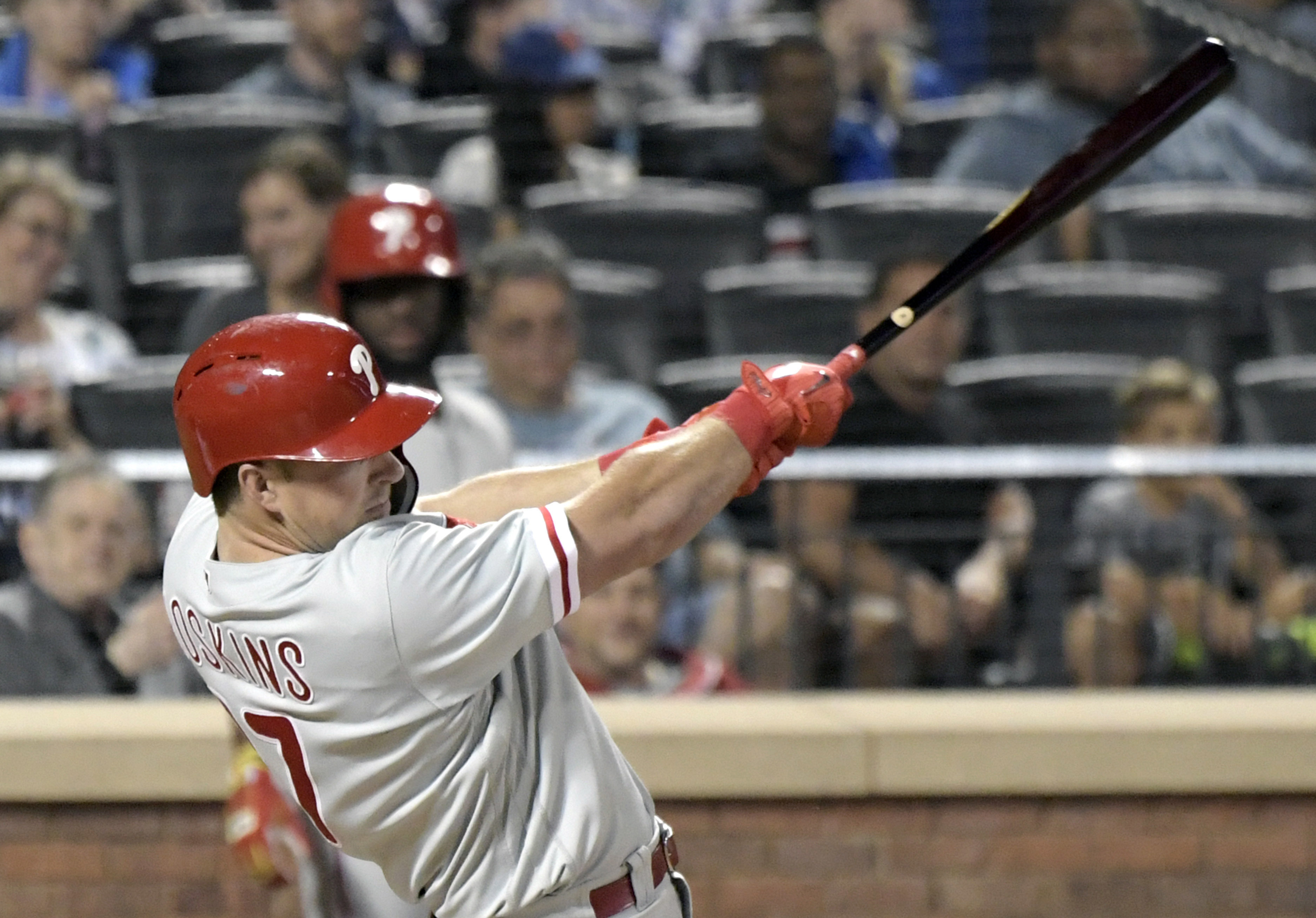 Hoskins, Nola lead Phillies to 4-3 win over Mets