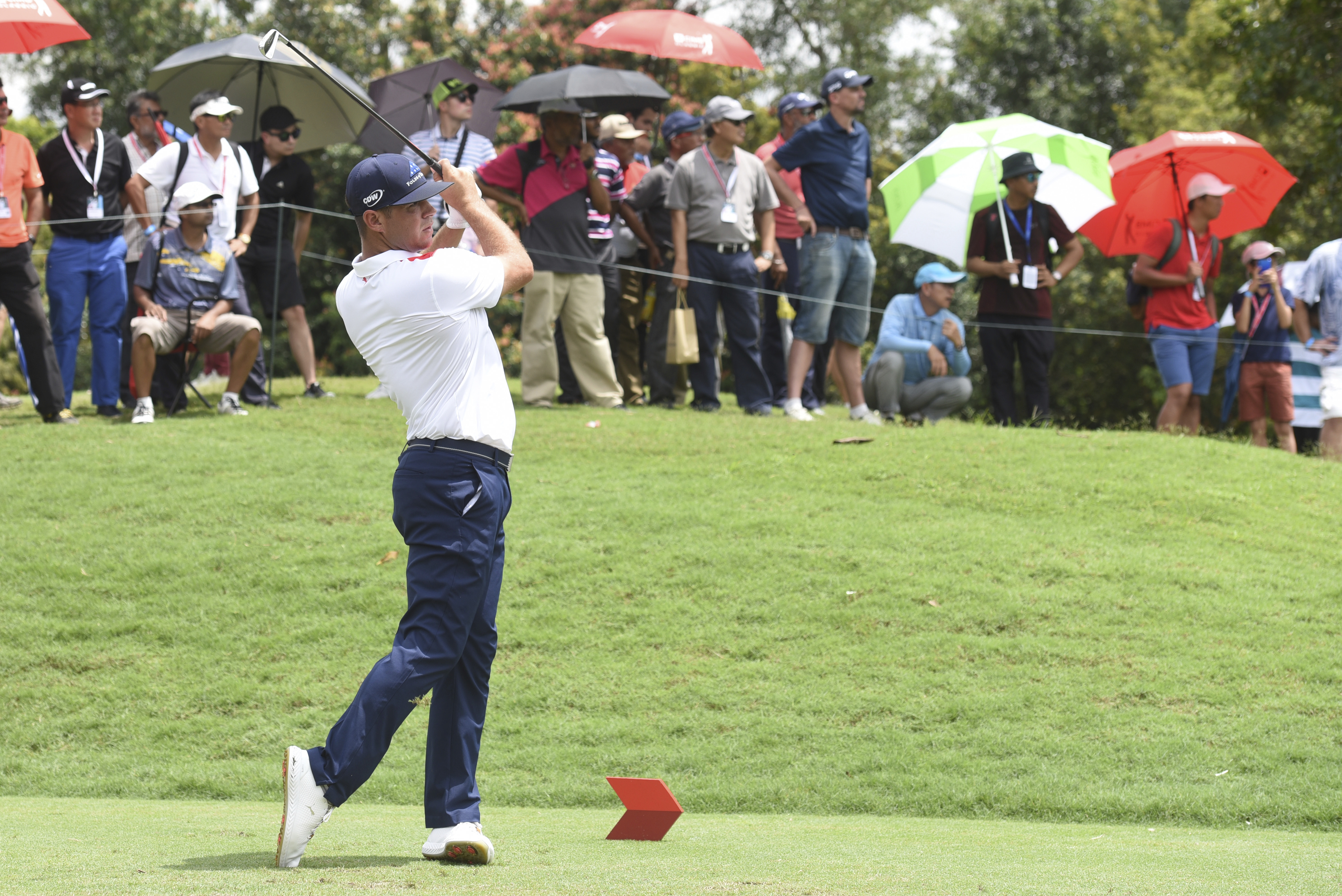 Woodland, Leishman, Sharma tied for lead at CIMB Classic