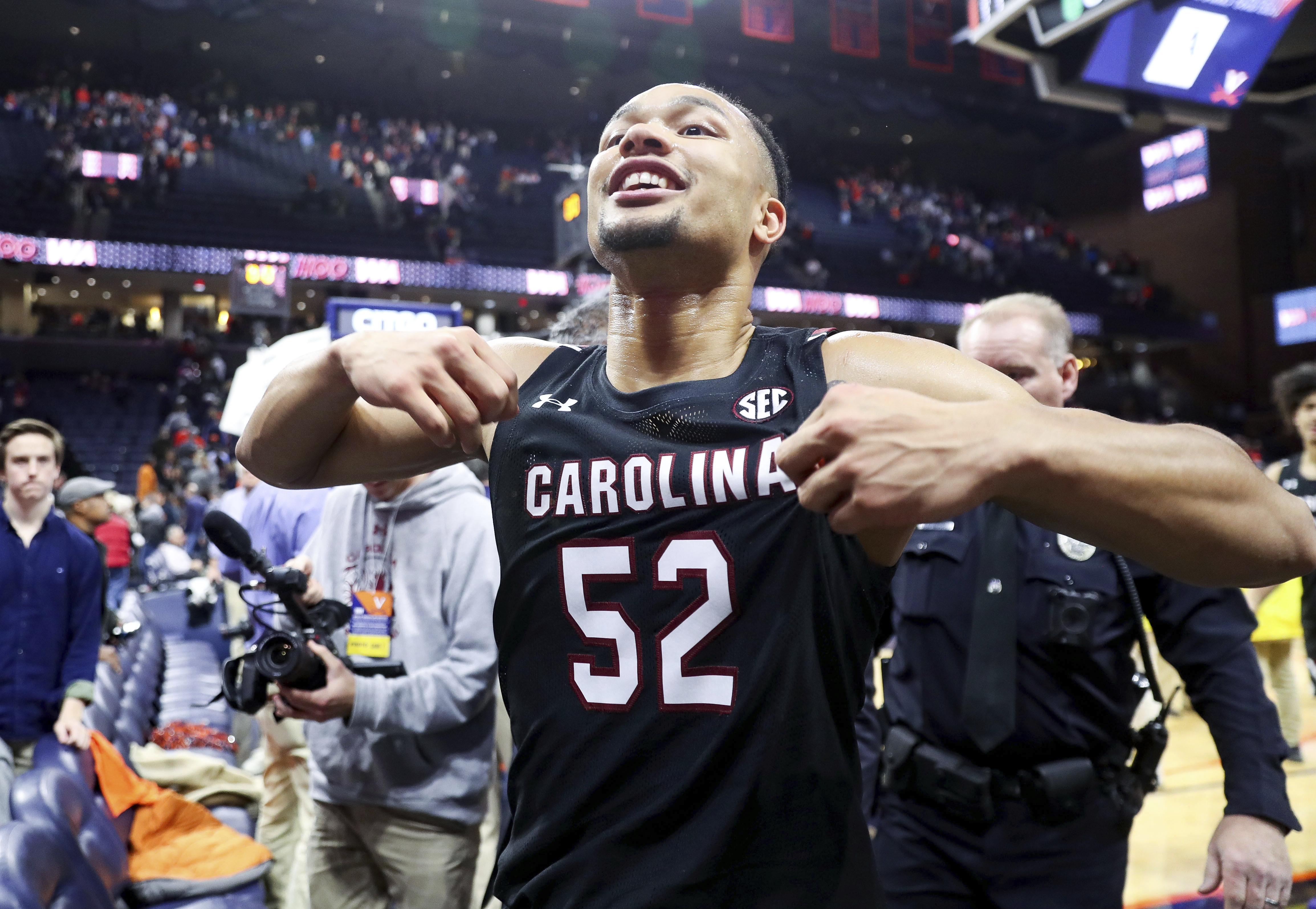 Bolden scores 22, South Carolina beats No. 9 Virginia 70-59