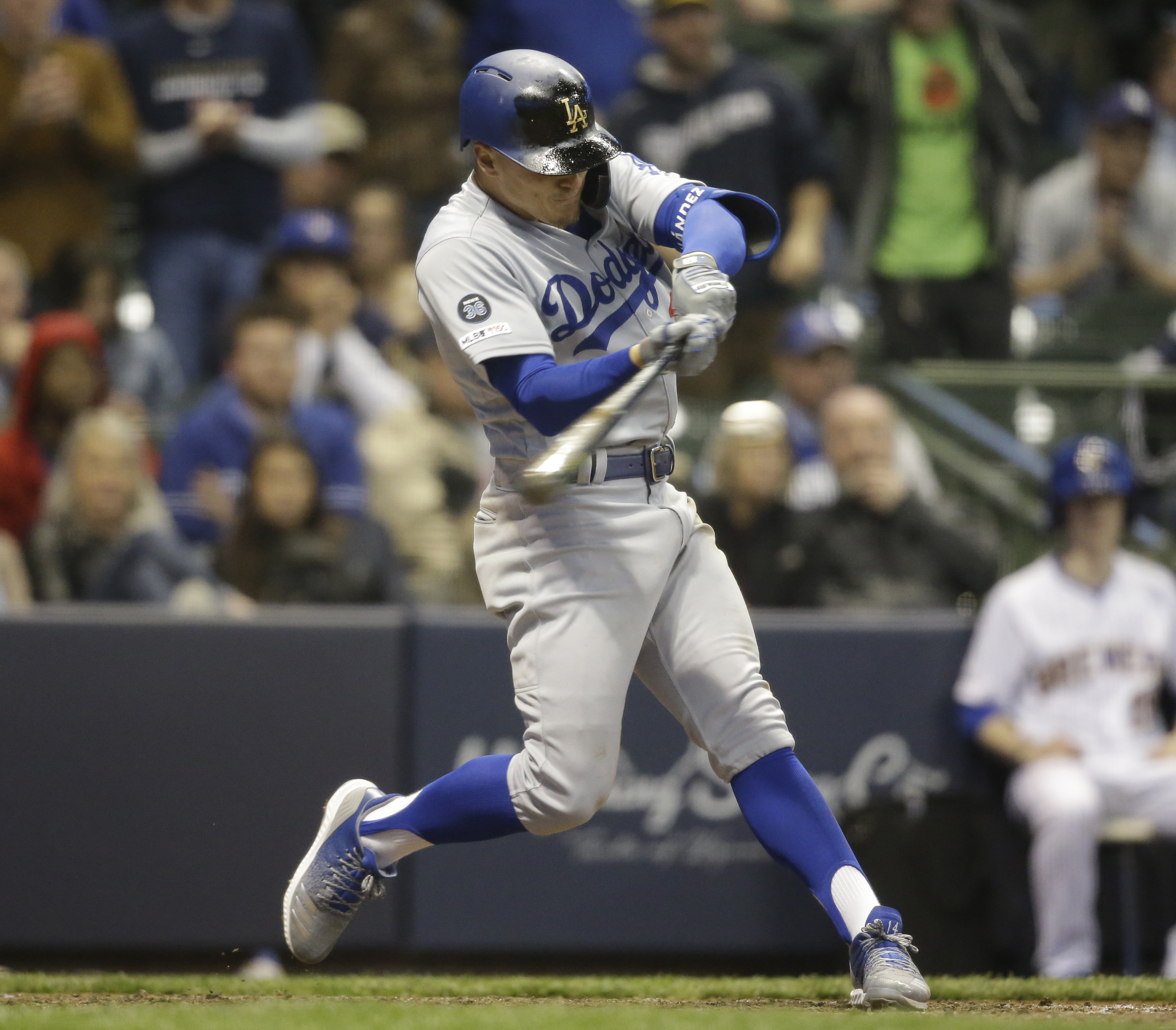 Hernandez’s 3-run homer lifts Dodgers past Brewers 5-3