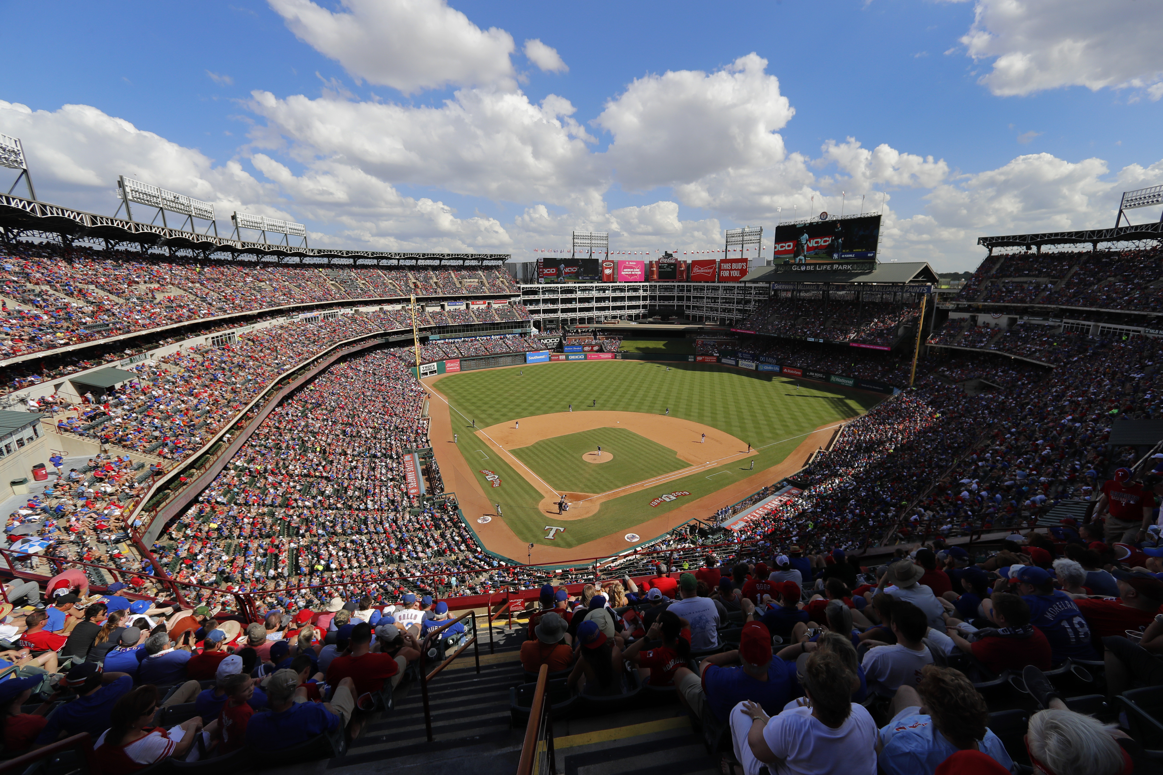 Heat of the moment: Rangers say adios to Globe Life Park