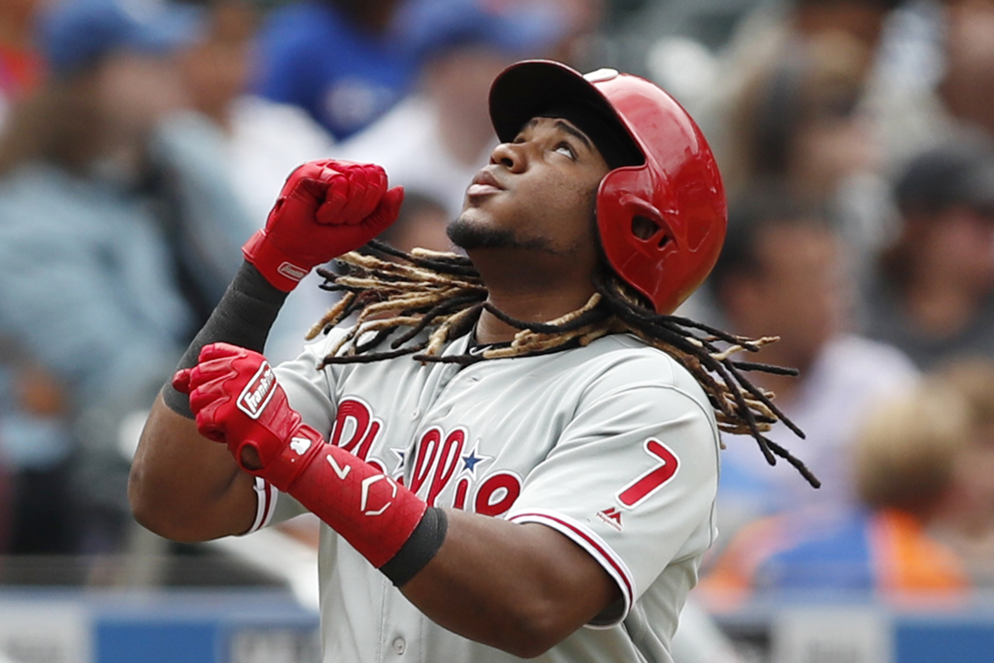 Phils hit 3 HRs, outlast Mets 10-7 to tighten wild-card race