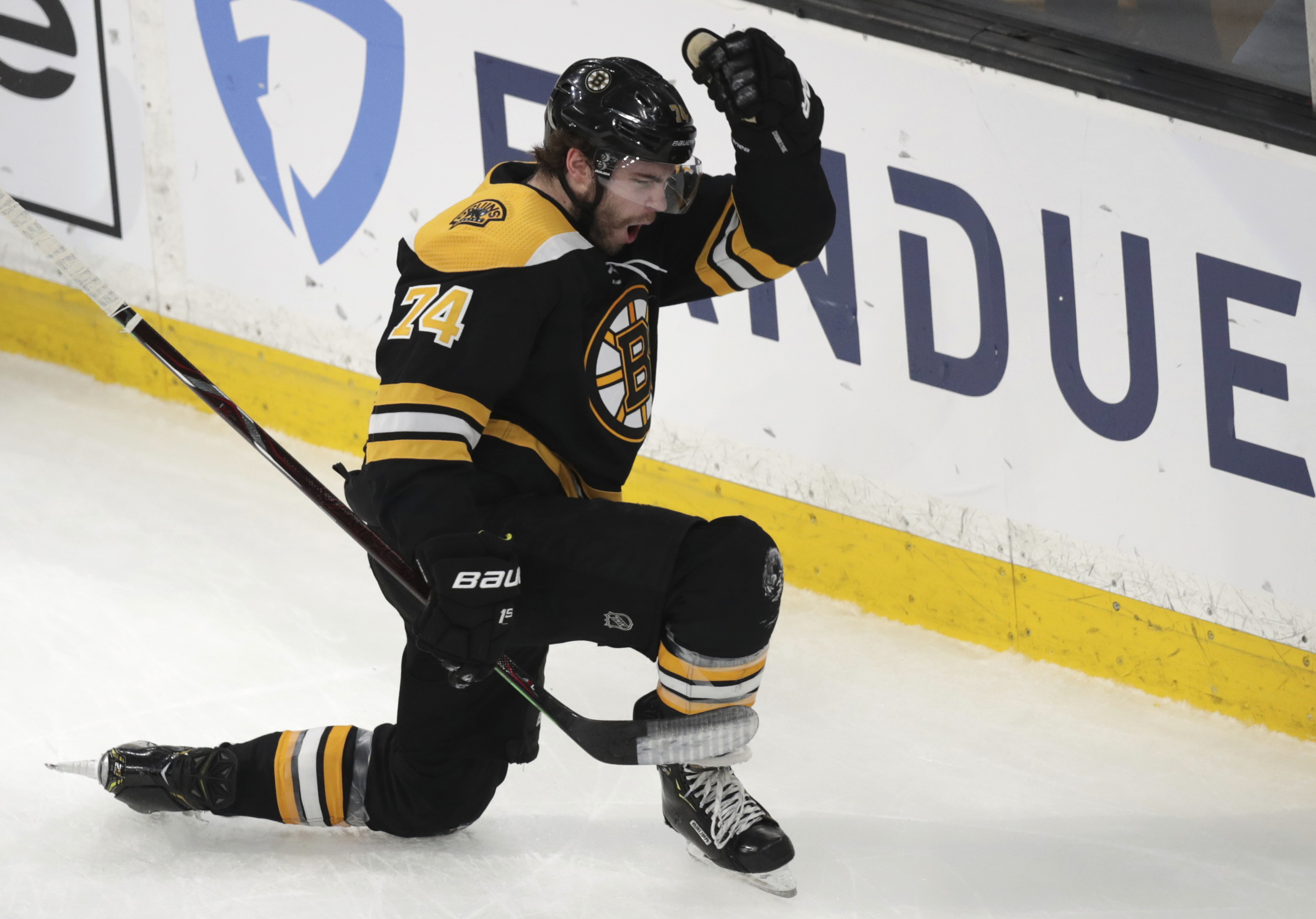 Bruins thump Hurricanes 6-2, take 2-0 lead in East finals