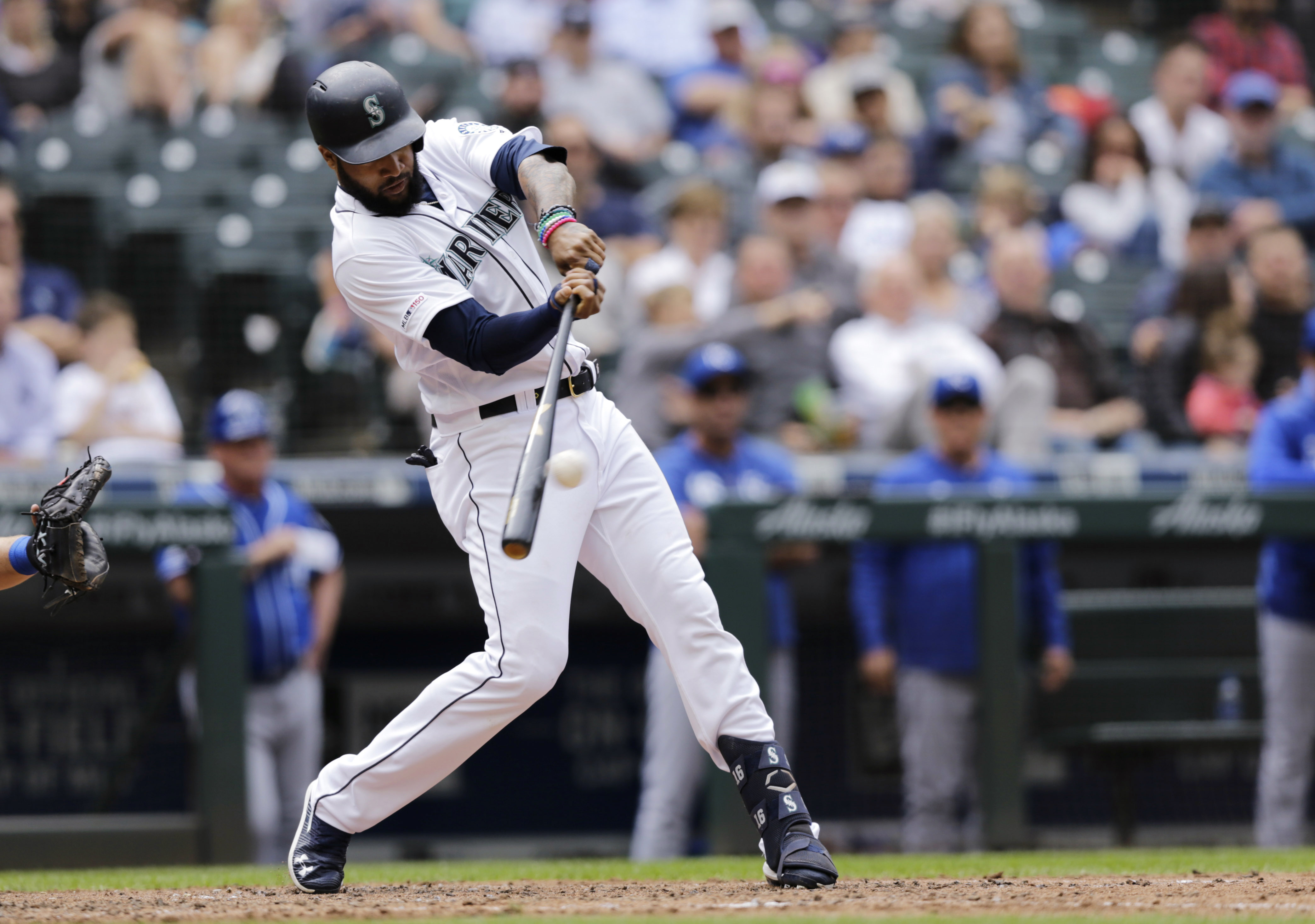 Santana has 2 HRs, 5 RBIs in Mariners' 8-2 win over Royals