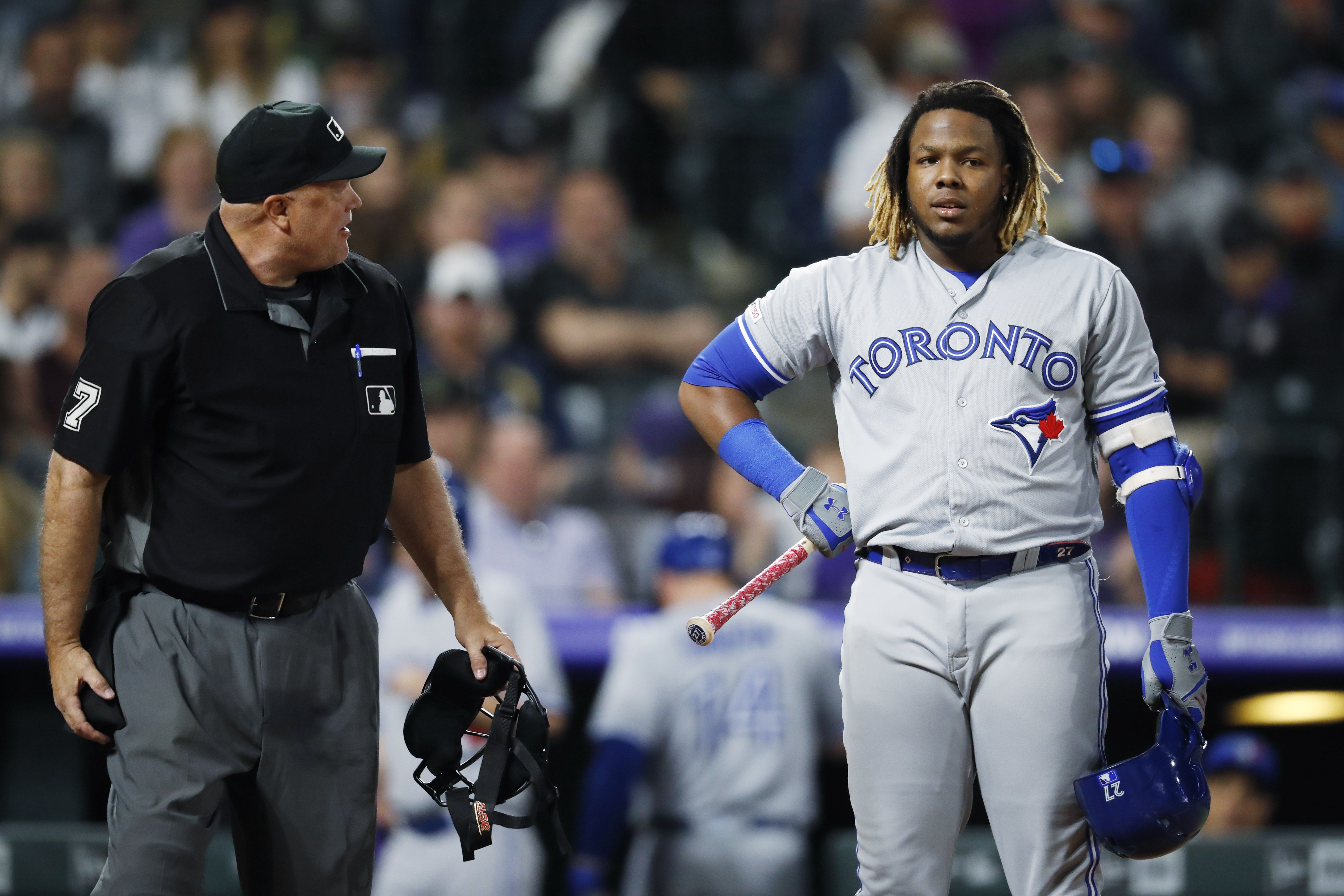 Plate ump O'Nora hit by foul ball, exits Cards-Mets game