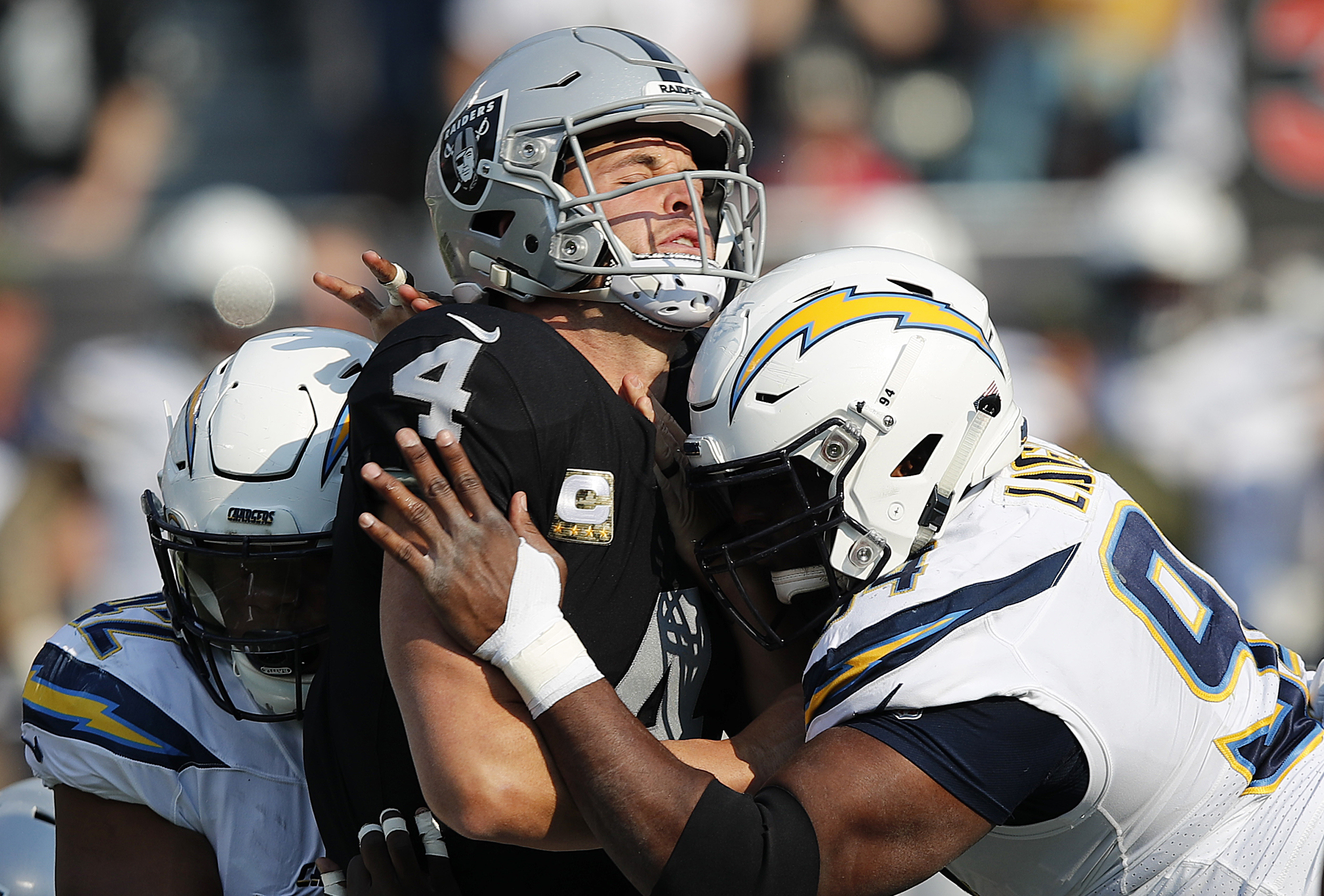 Carr's throwaway symbolizes Raiders' 5th straight loss