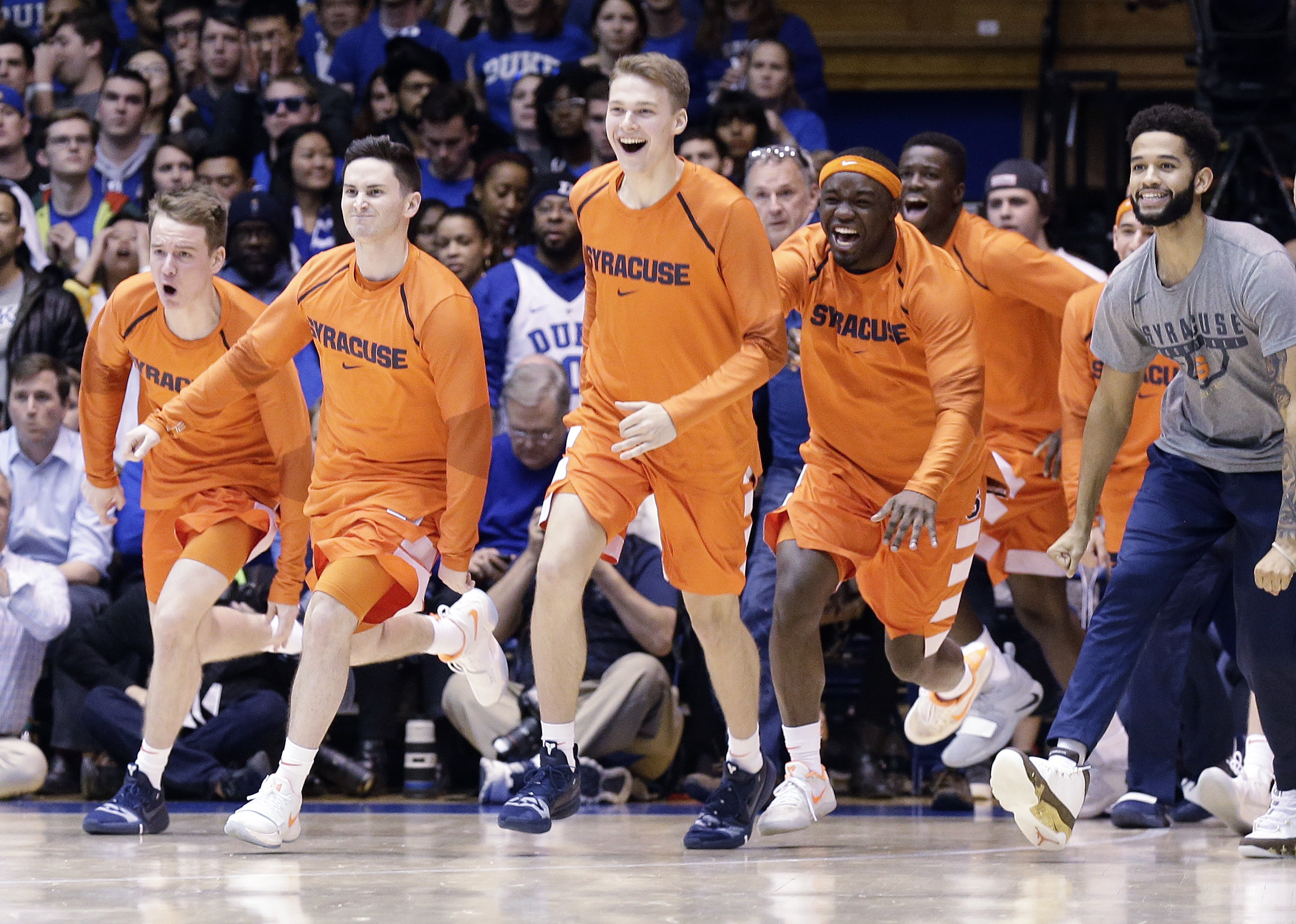 Battle helps Syracuse upset No. 1 Duke in OT