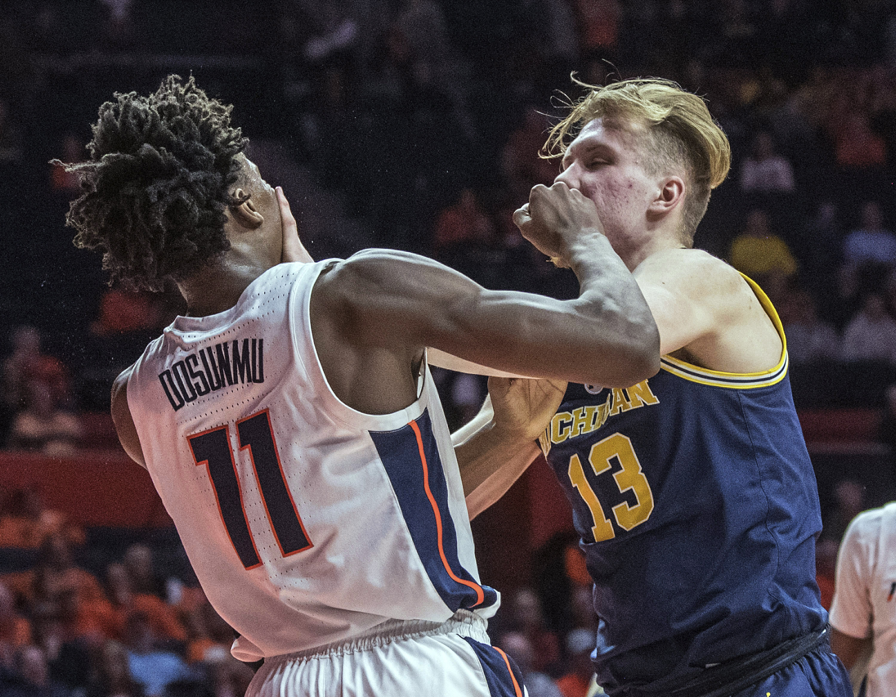 No. 2 Michigan beats Illinois 79-69 to improve to 16-0