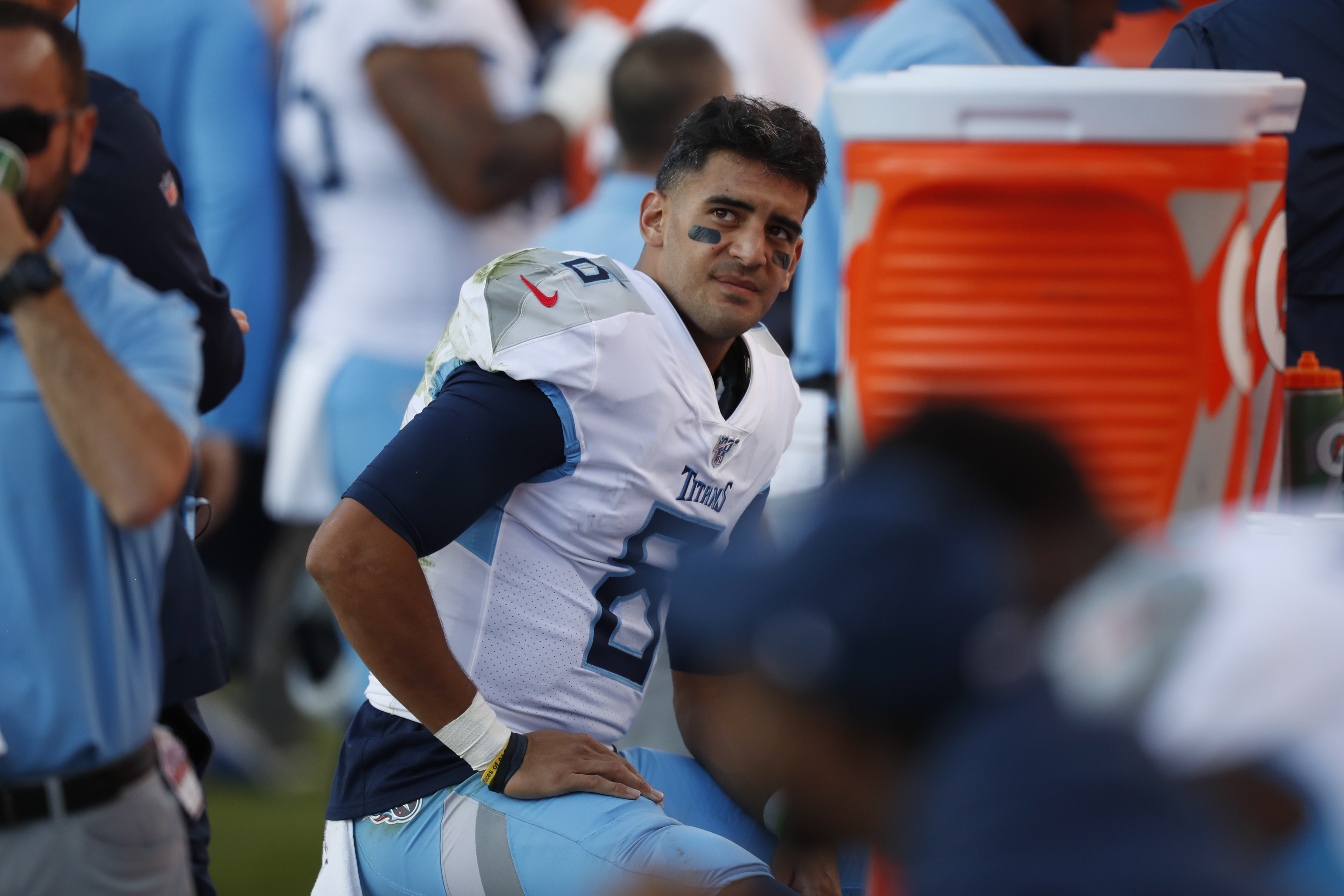 Mariota's starting spot in flux after benching vs Broncos