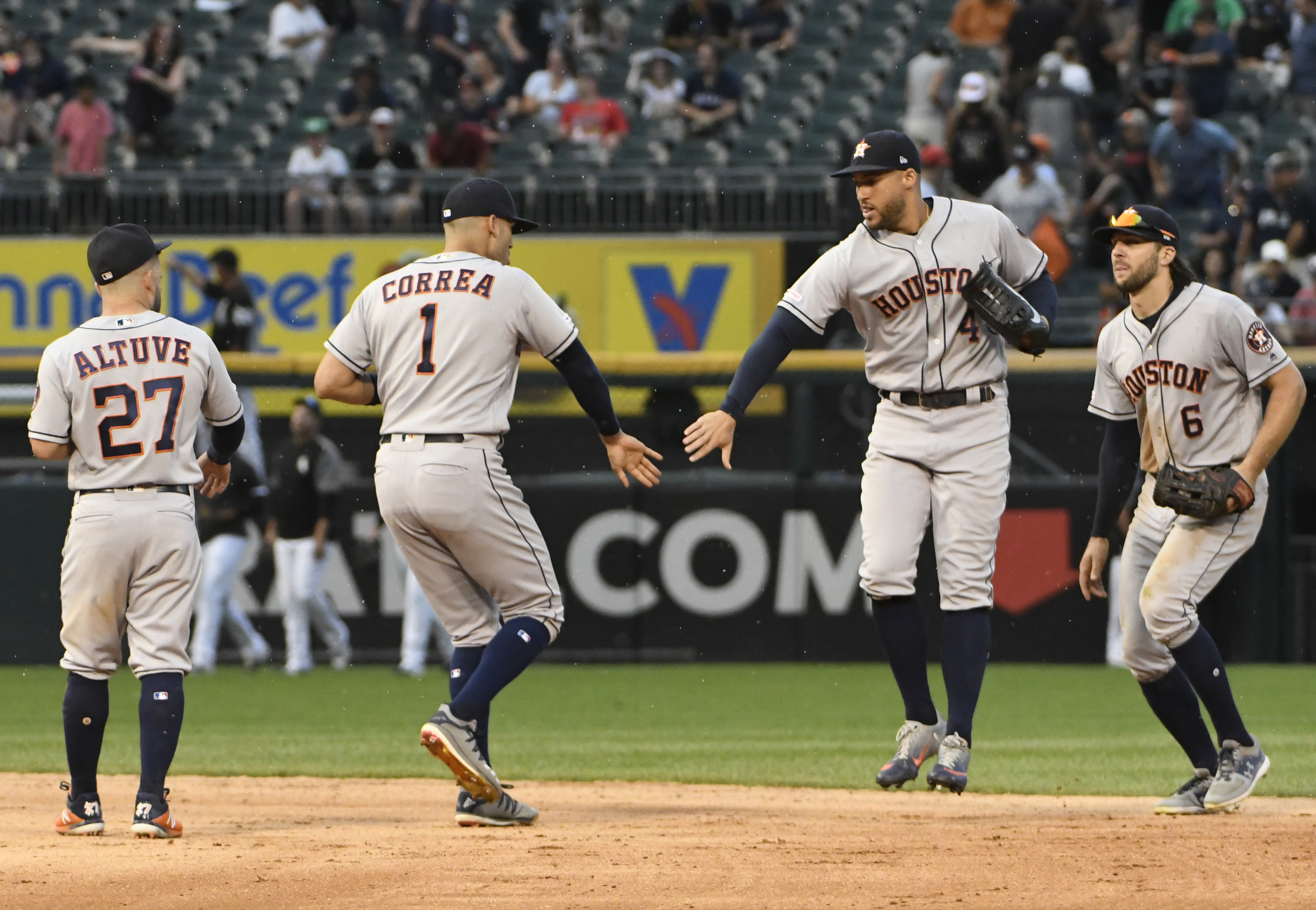 Astros and White Sox split doubleheader