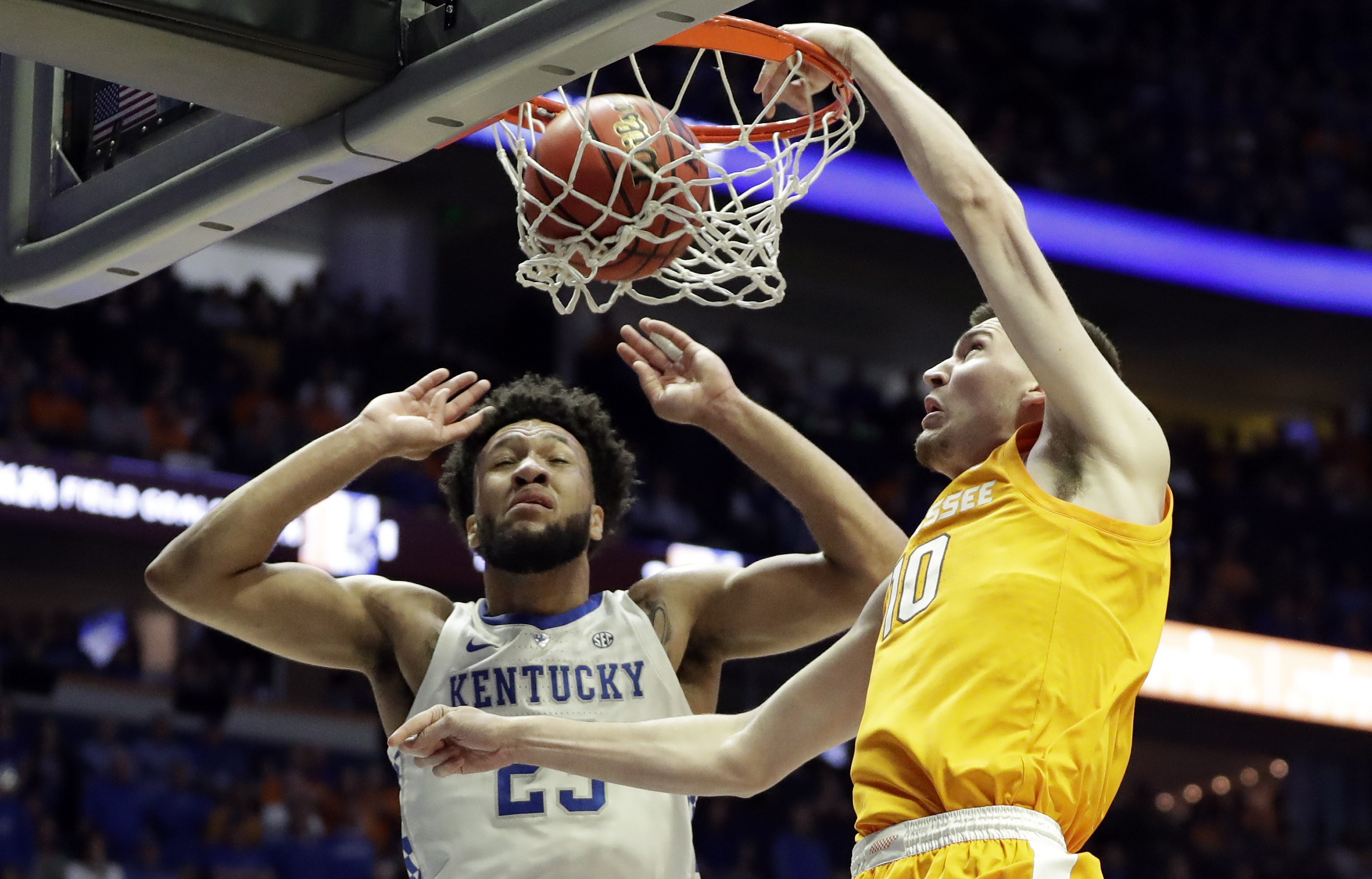 No. 8 Tennessee rallies past No. 4 Kentucky 82-78