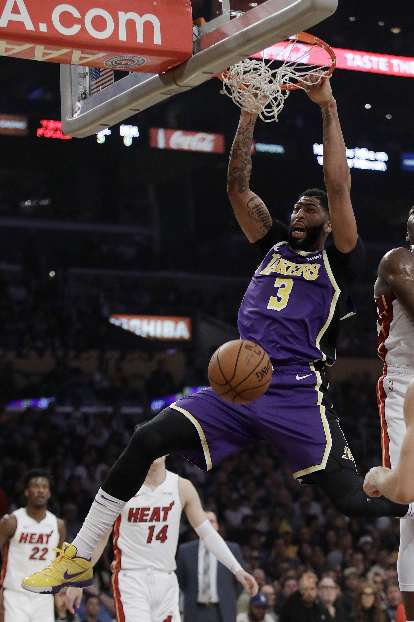 Davis' 26 send Lakers past Heat 95-80 for 7th straight win