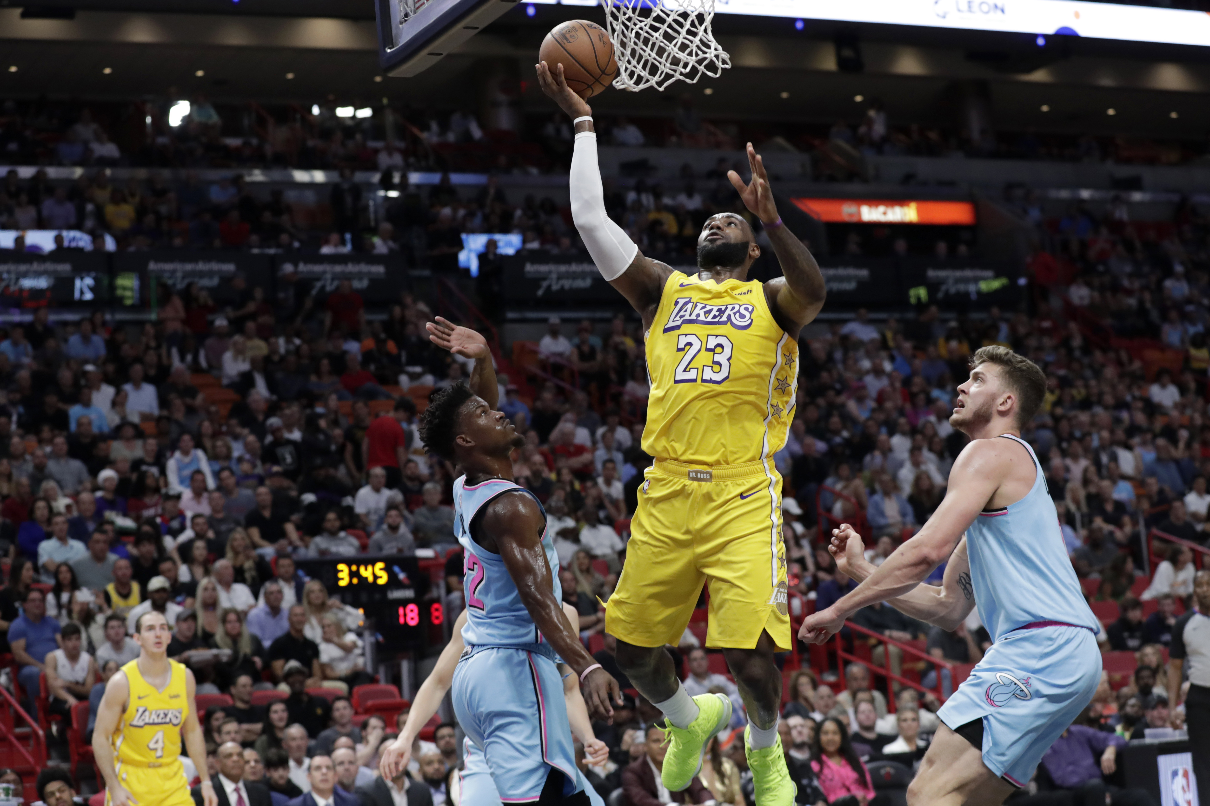 Davis, James lead Lakers to a 113-110 win over Heat