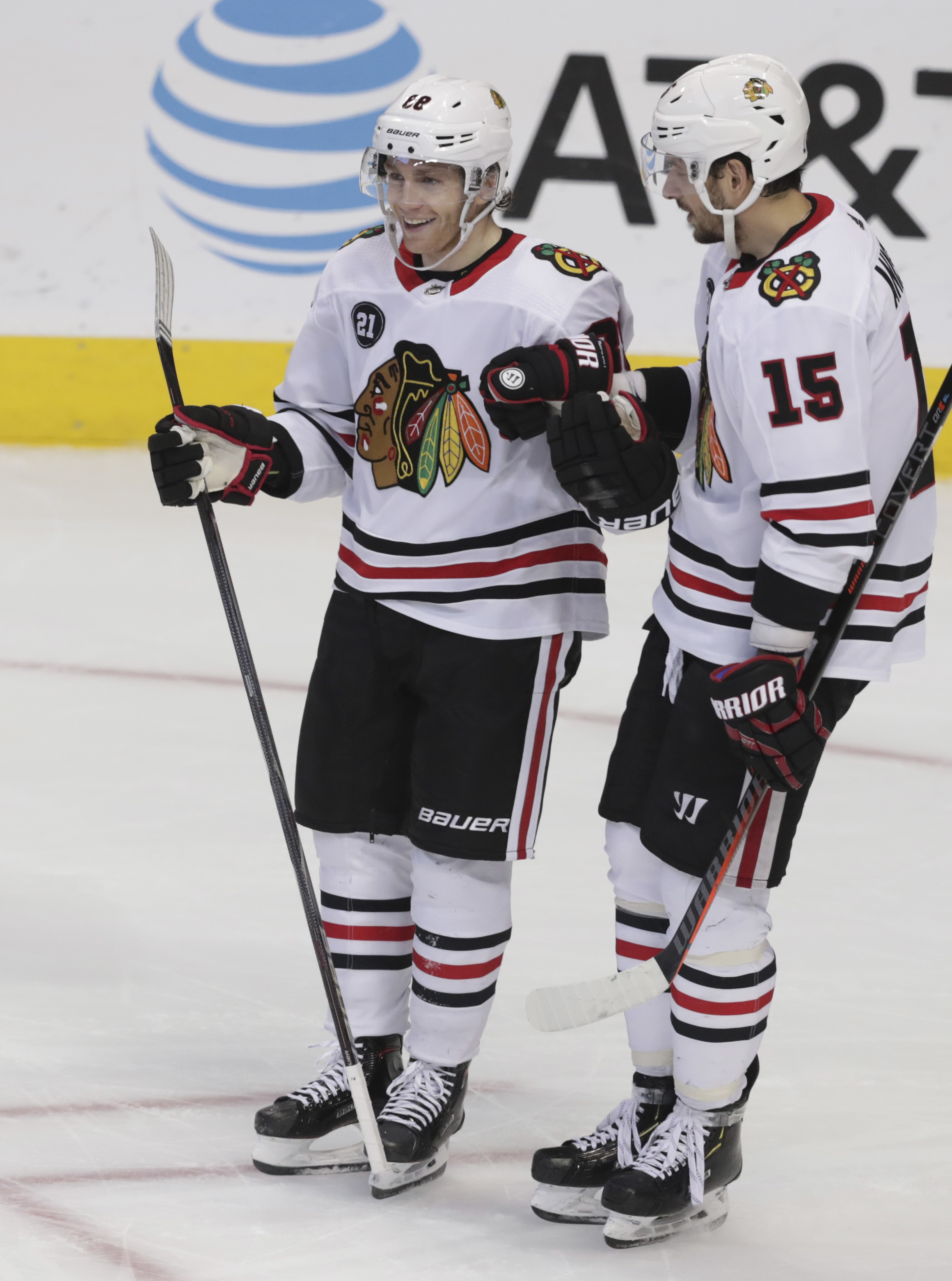 Kane scores twice as Blackhawks beat Stars 5-2