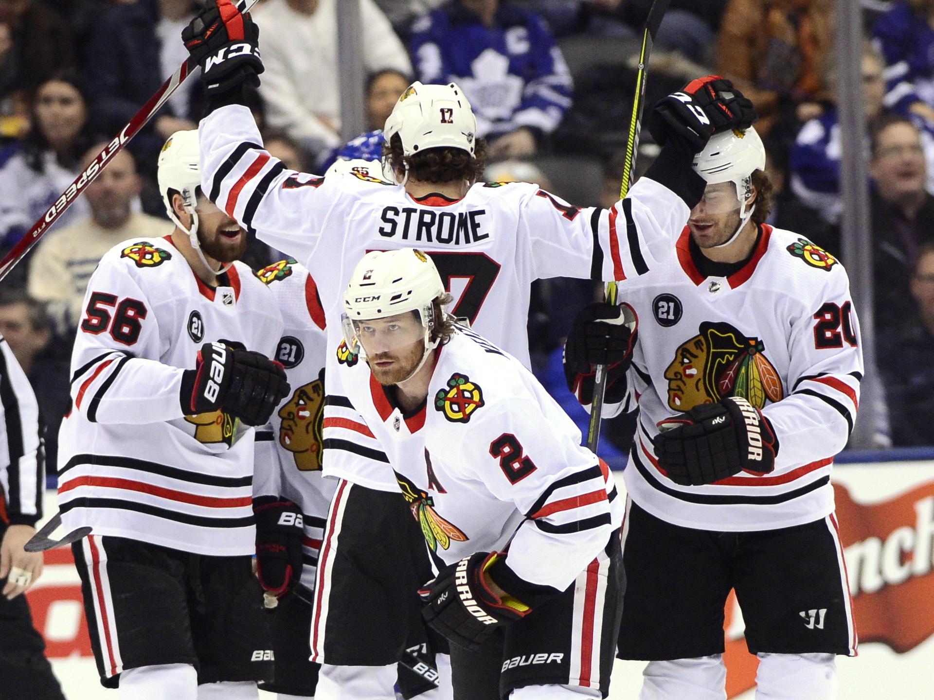 Blackhawks deny Maple Leafs' comeback, hold on for 5-4 win