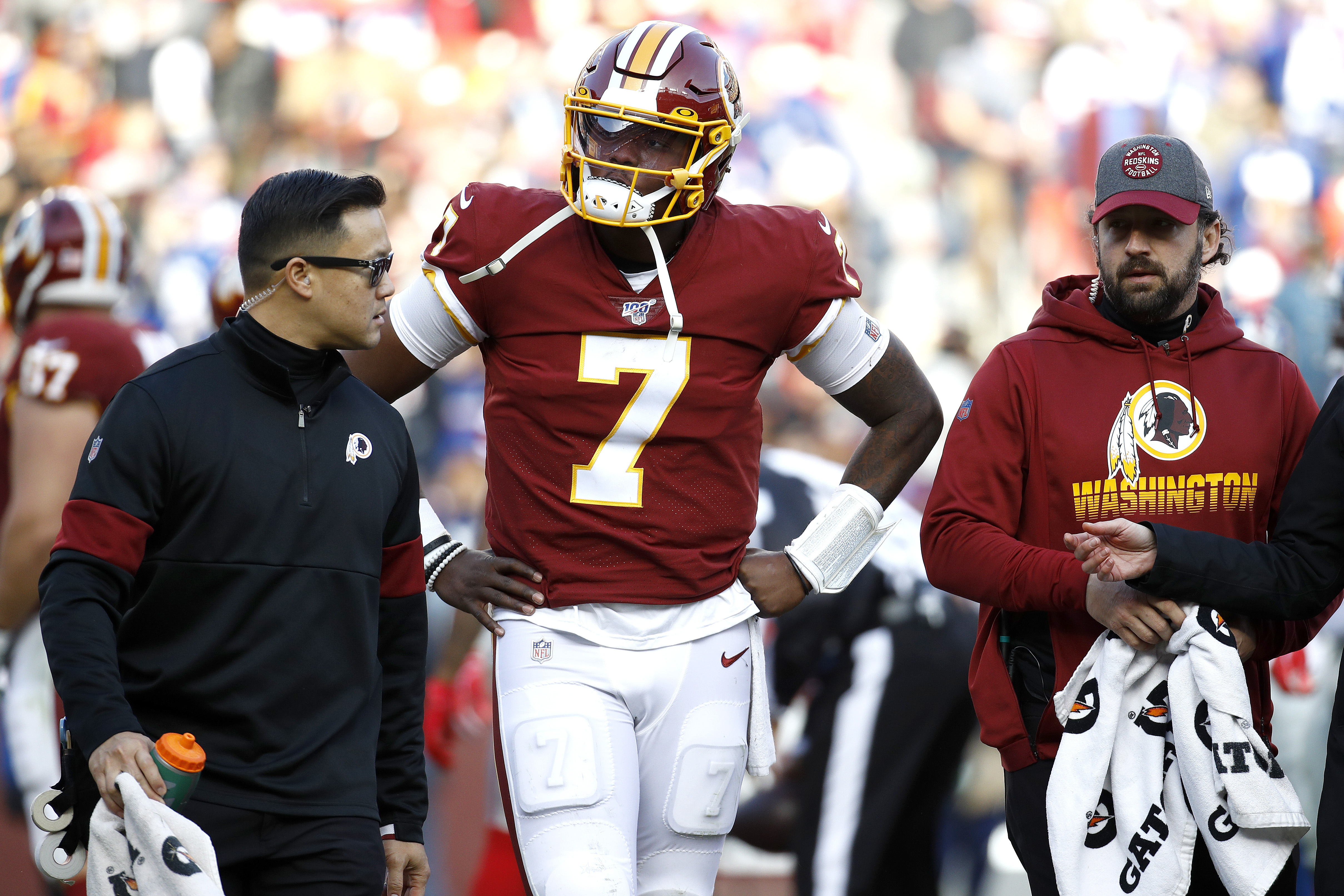 Rookie QBs Haskins, Murray leave games with injuries