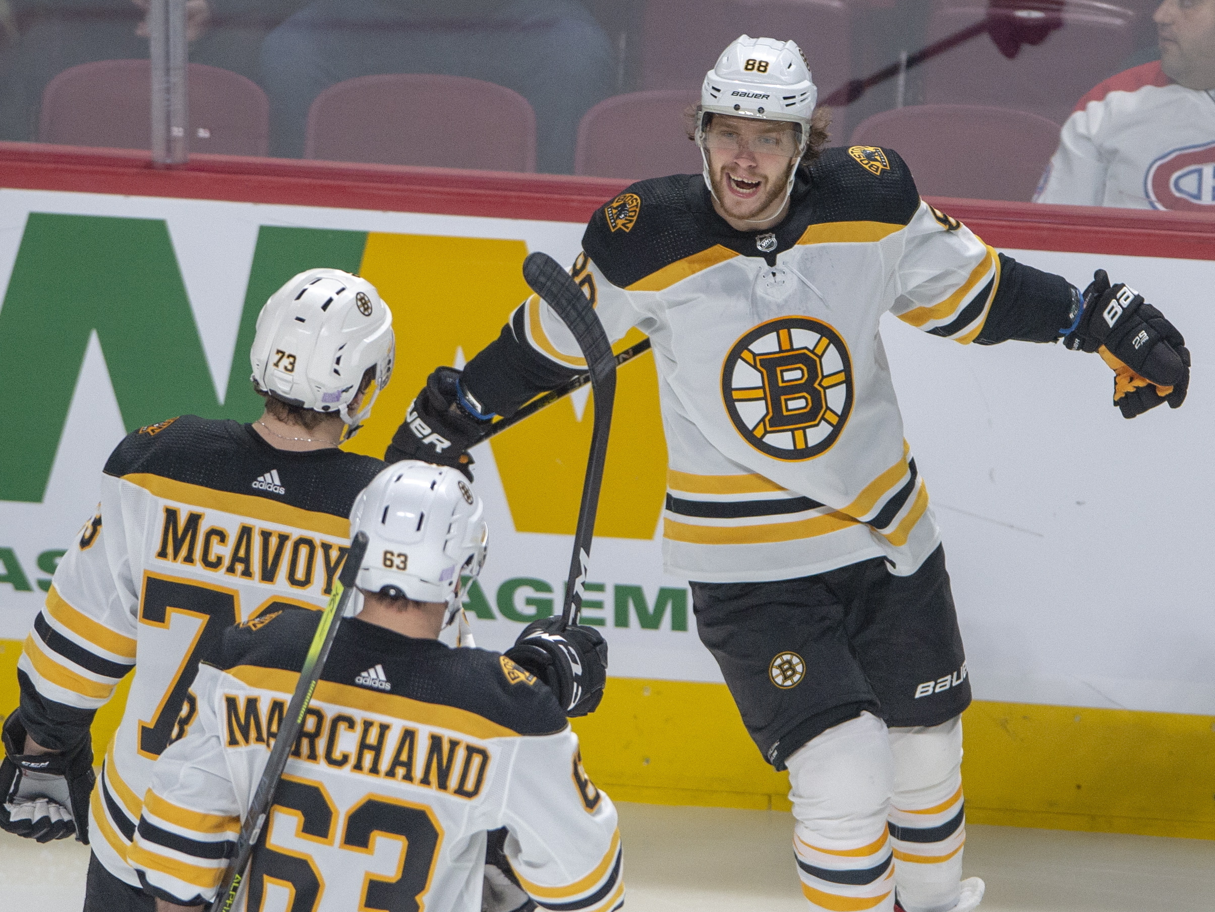 Pastrnak earns 2nd hat trick, Bruins beat Canadiens 8-1