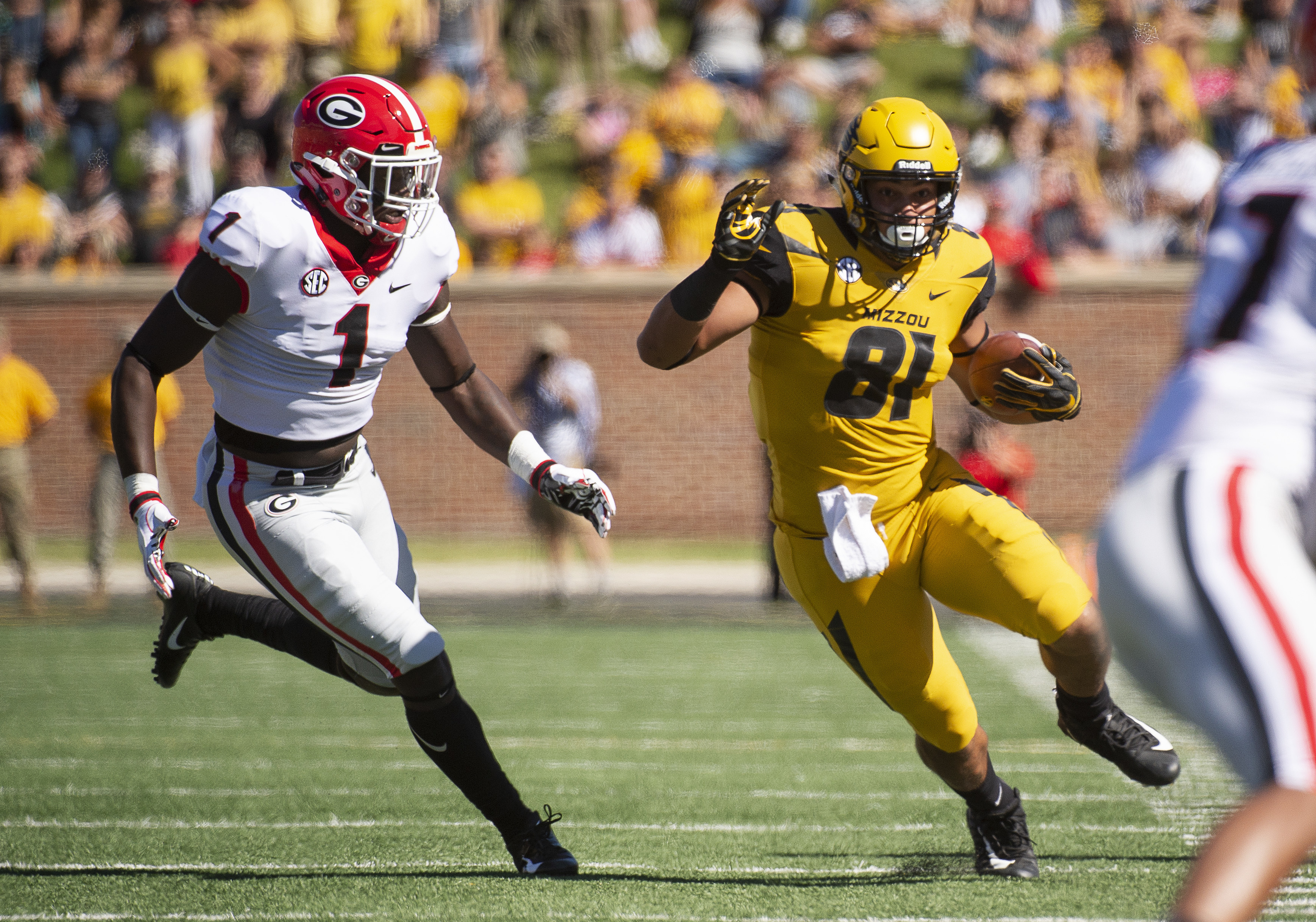 No. 2 Georgia clears another SEC hurdle at Missouri