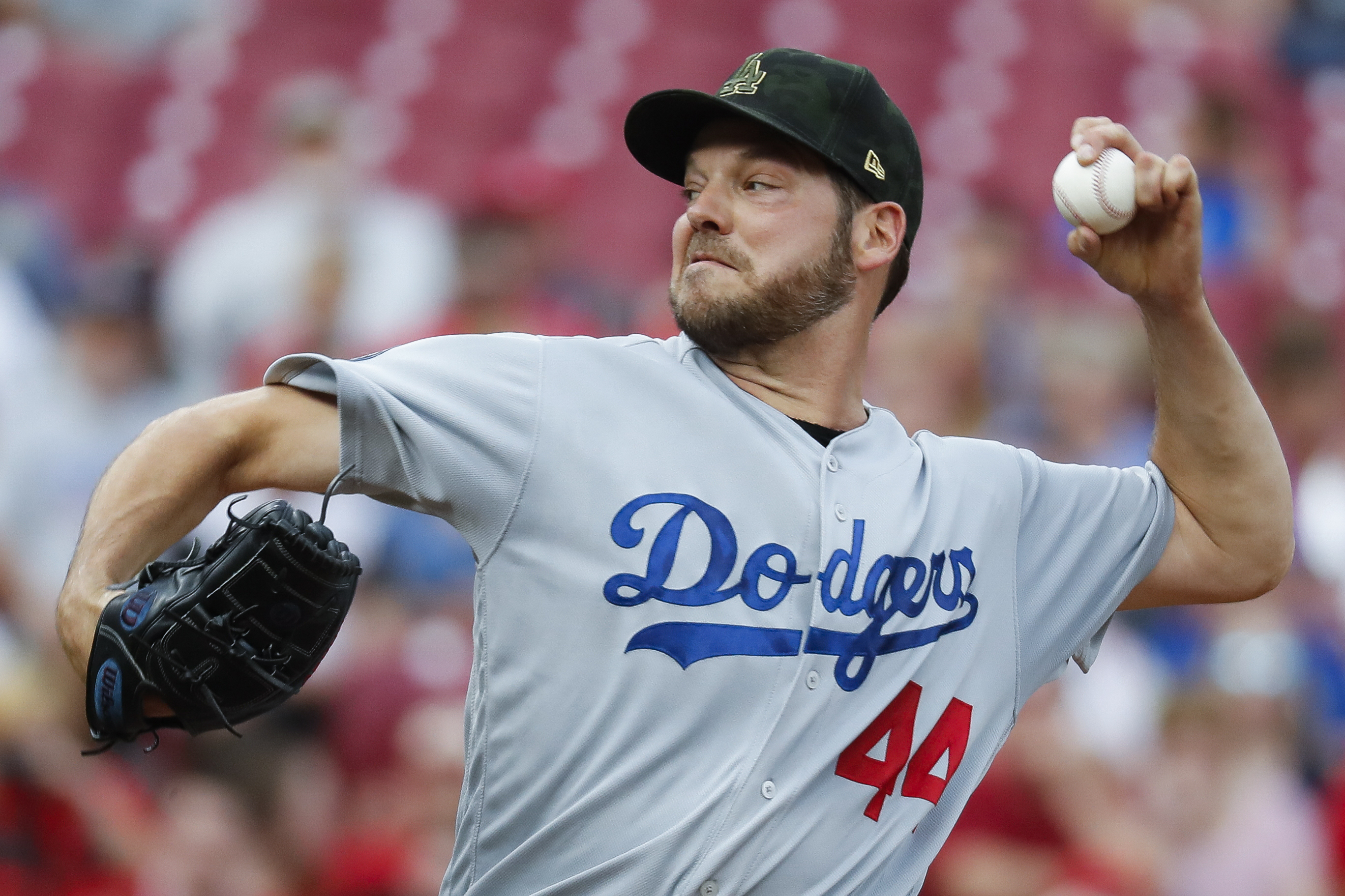 Dodgers hit 4 HRs, beat Reds 6-0 for 4th straight victory
