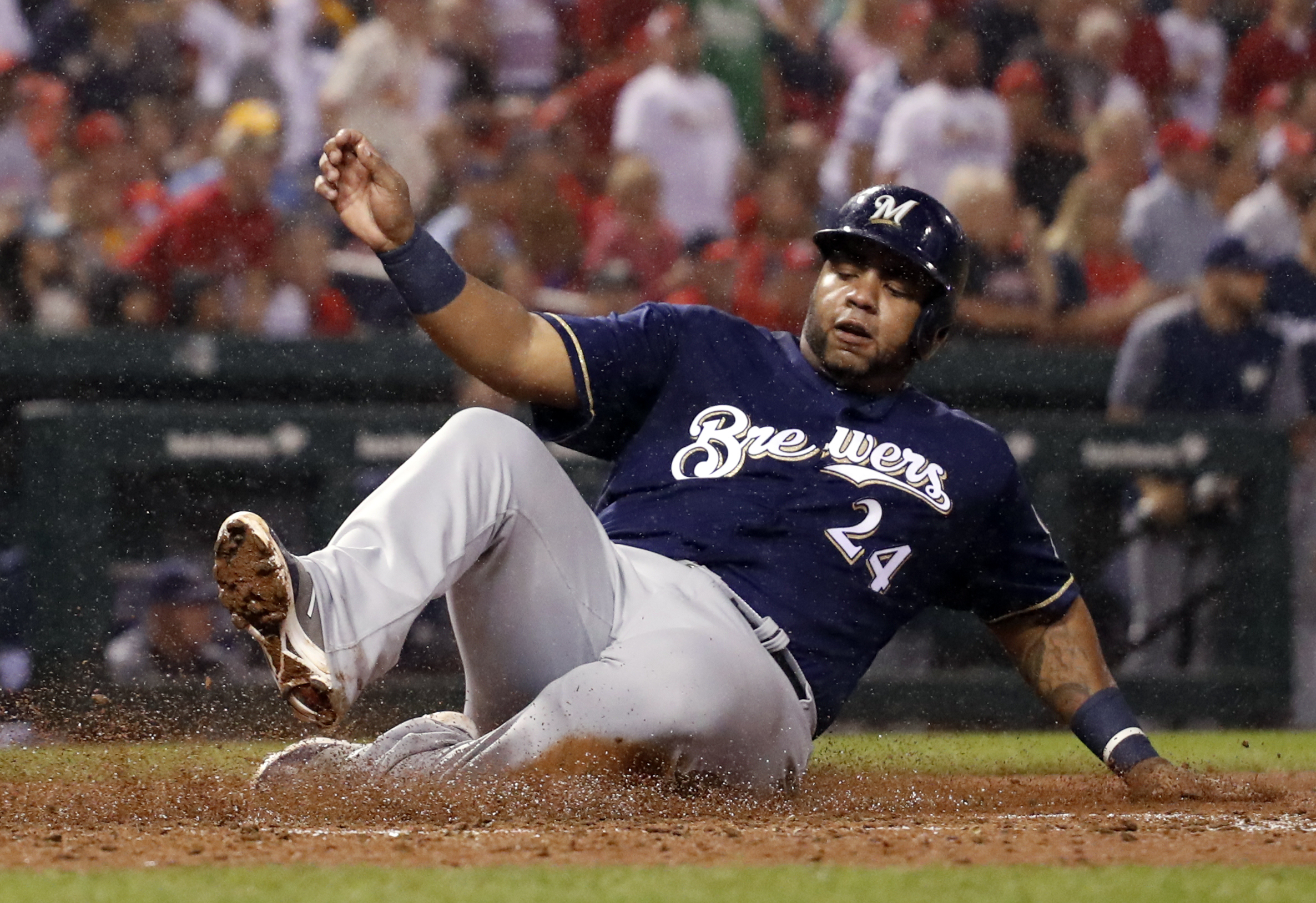 Brewers beat Cardinals 6-4 to open 3-game wild-card lead