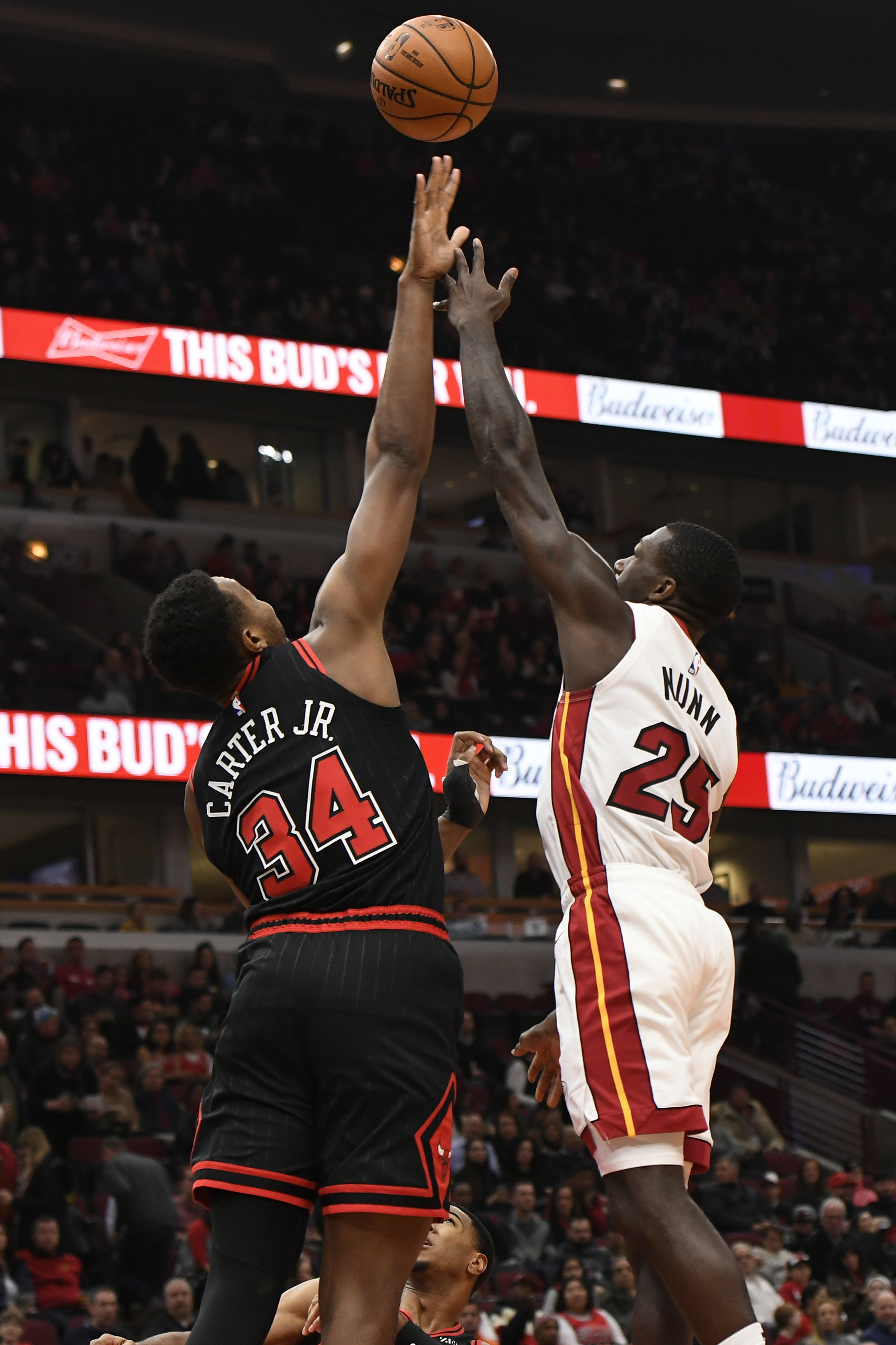 Butler scores 27 points against former team, Heat beat Bulls