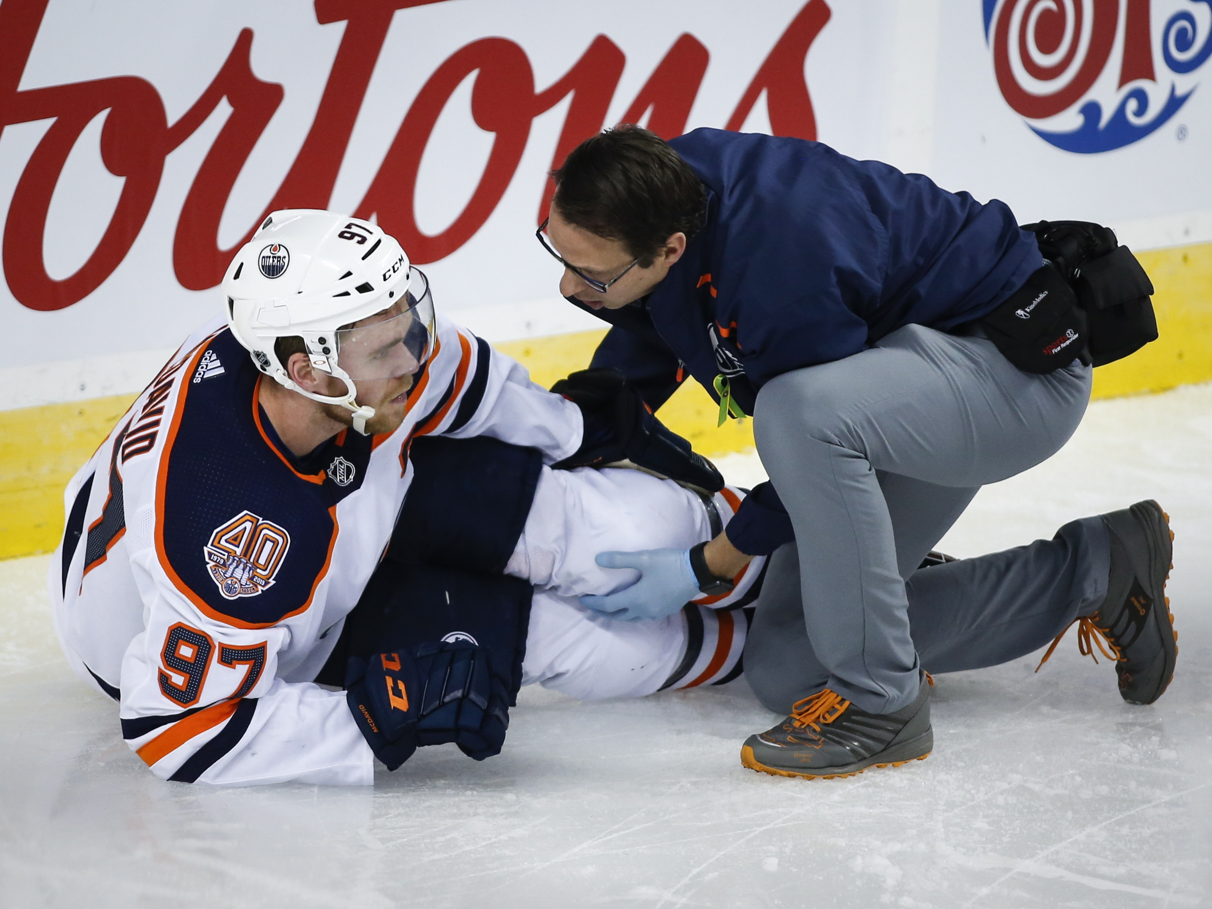 McDavid leaves game with left leg injury in Oilers’ finale