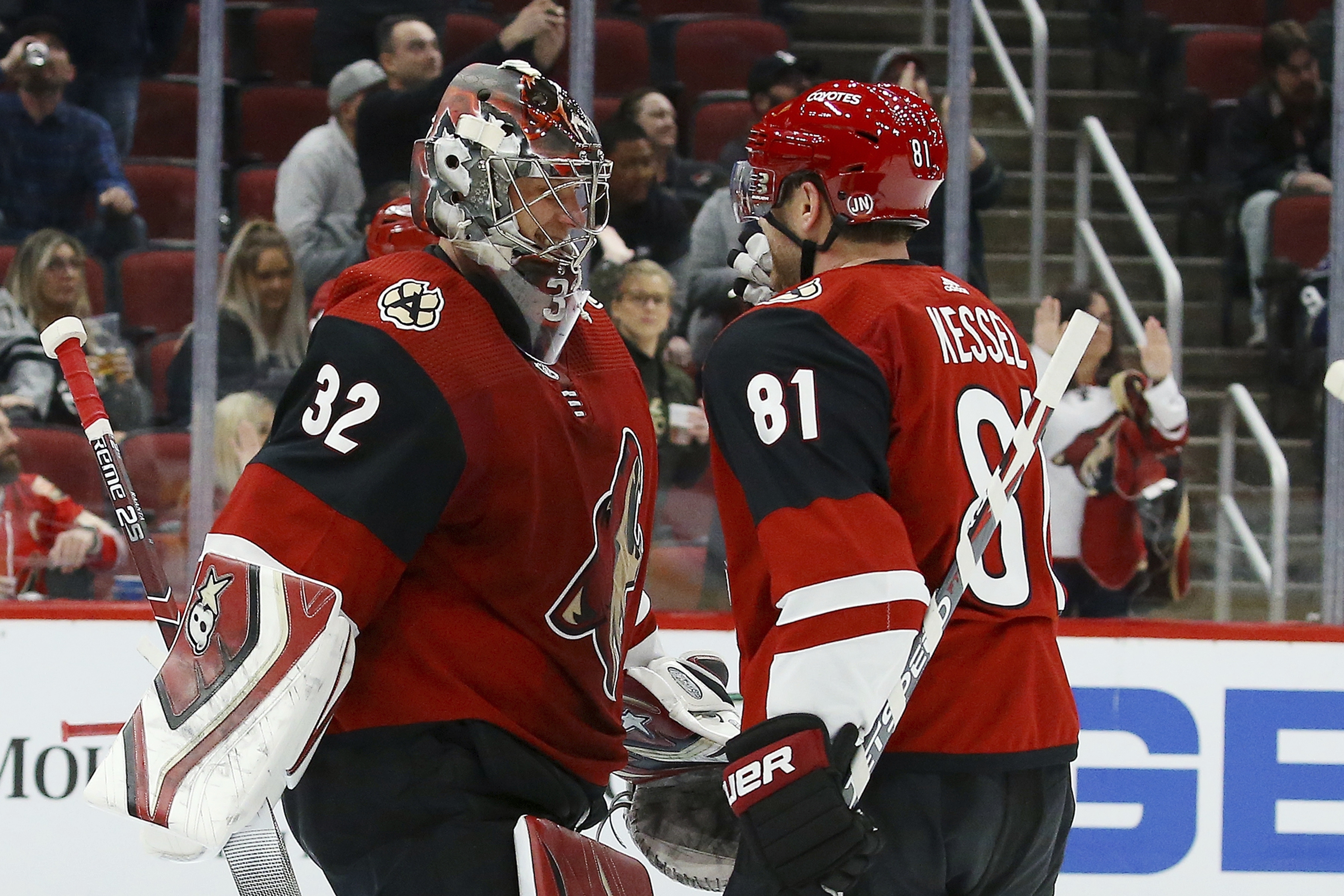 Garland, Raanta lead Coyotes to 3-0 win over Kings