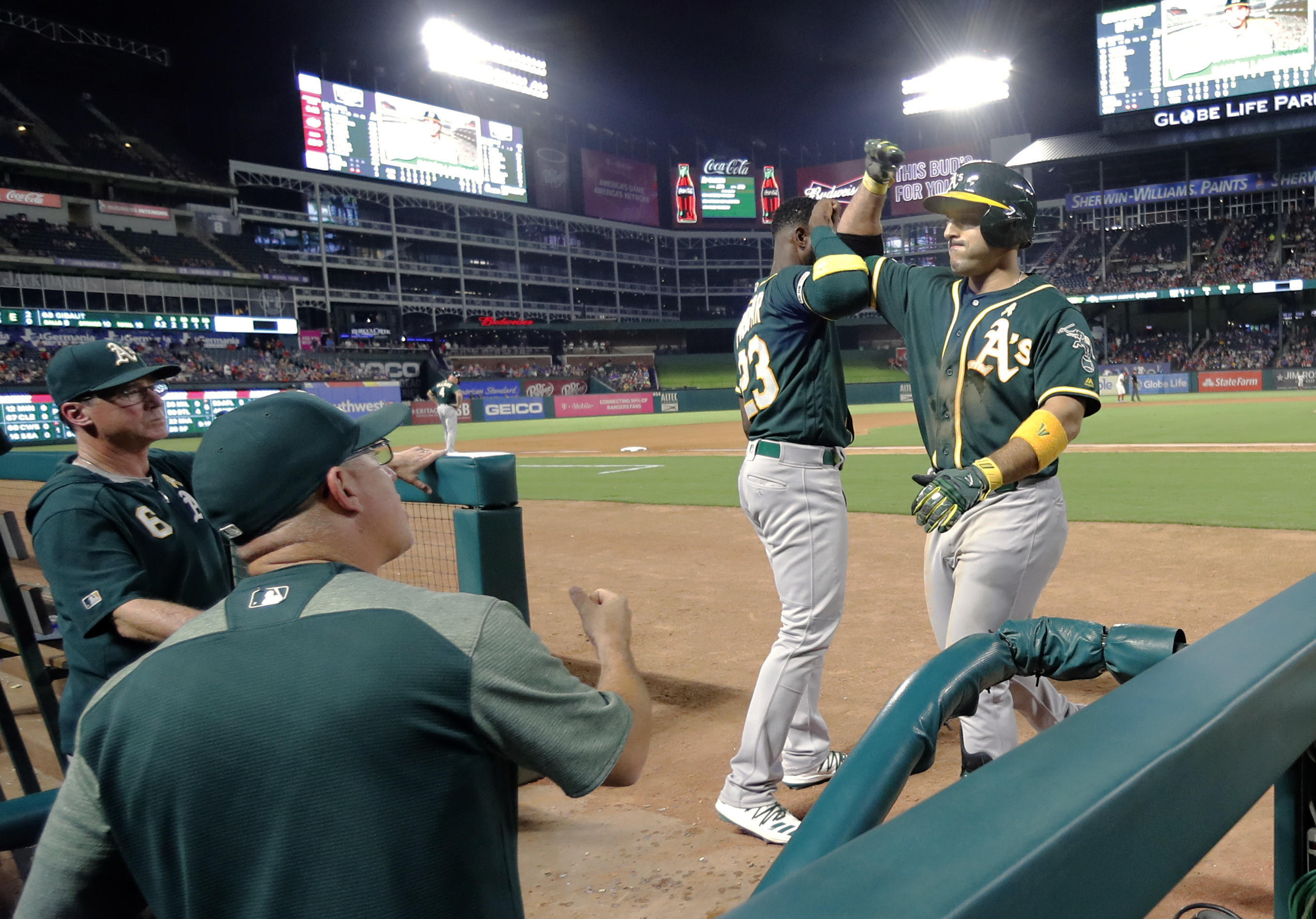 Davis hits 2 HRs, A's top Rangers 14-9, keep wild-card lead