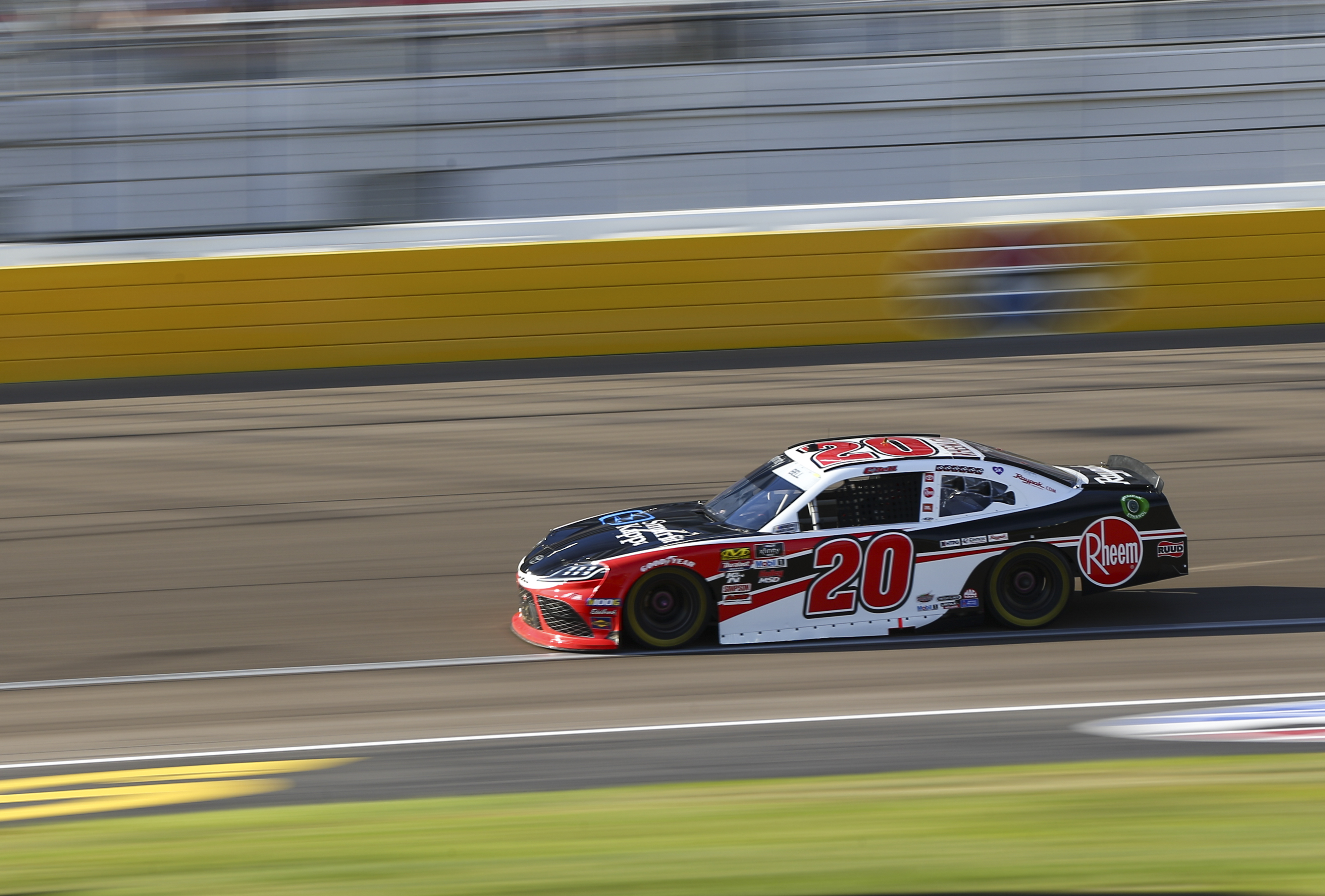 Tyler Reddick stretches gas tank to a win in the desert